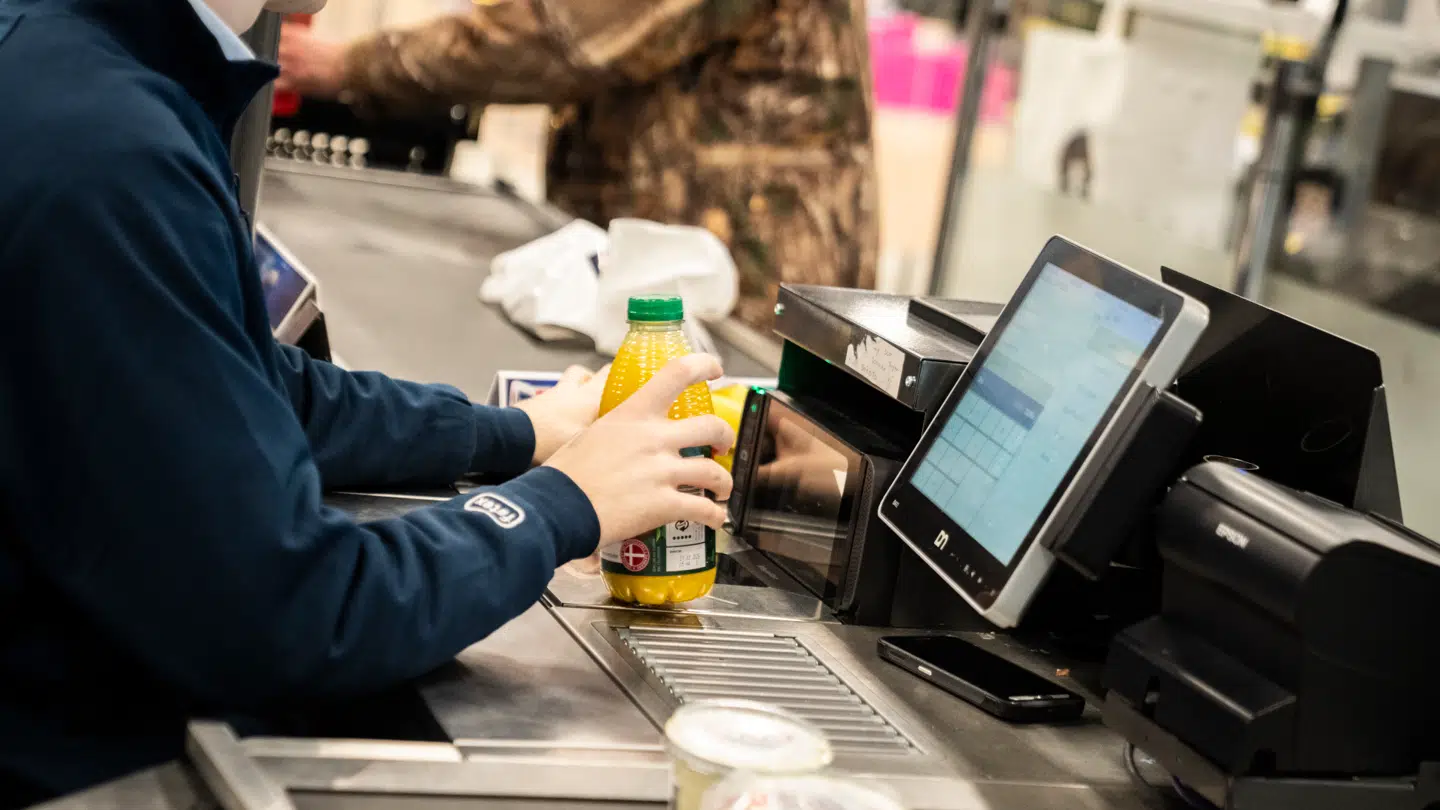 Spar en masse penge, når du handler, ved at tænke dig lidt om.