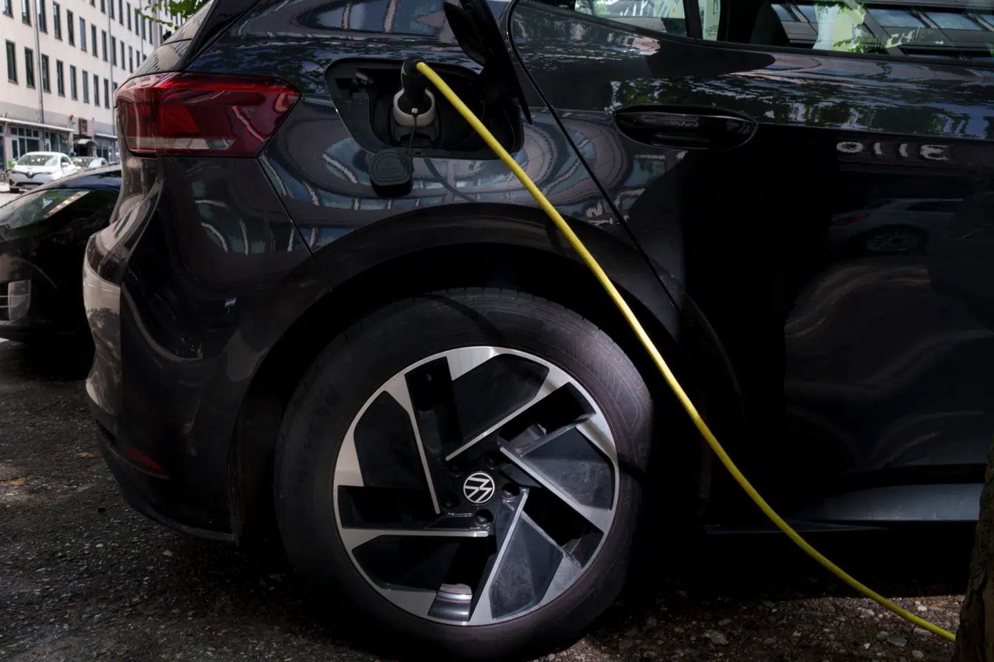 I februar blev der indregistreret 11.933 nye personbiler i Danmark. 94,4 procent af de nye biler til private kører på el.