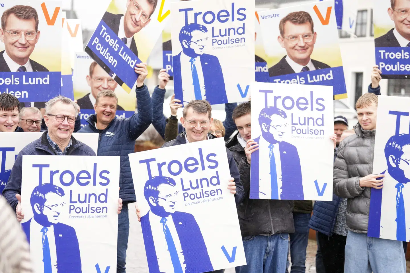 Troels Lund Poulsen (V) vil gerne være Danmarks næste statsminister, og lørdag fik han sine valgplakater op.