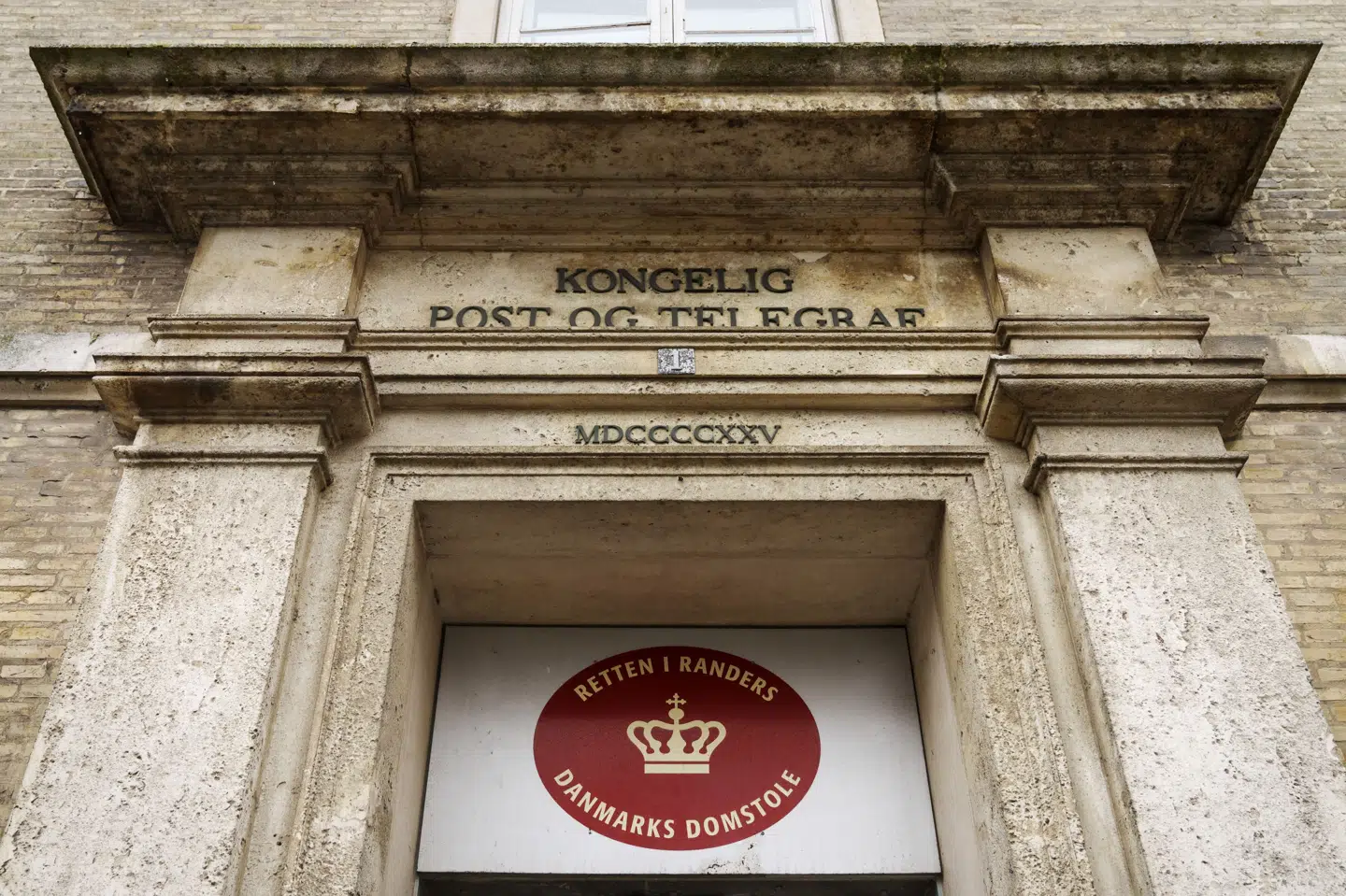 To mænd fremstilles søndag i grundlovsforhør i Retten i Randers. De er sigtet for tyveri af diesel fra en lastbil. en af mændene er desuden sigtet for at overtræde et indrejseforbud. (Arkivfoto).