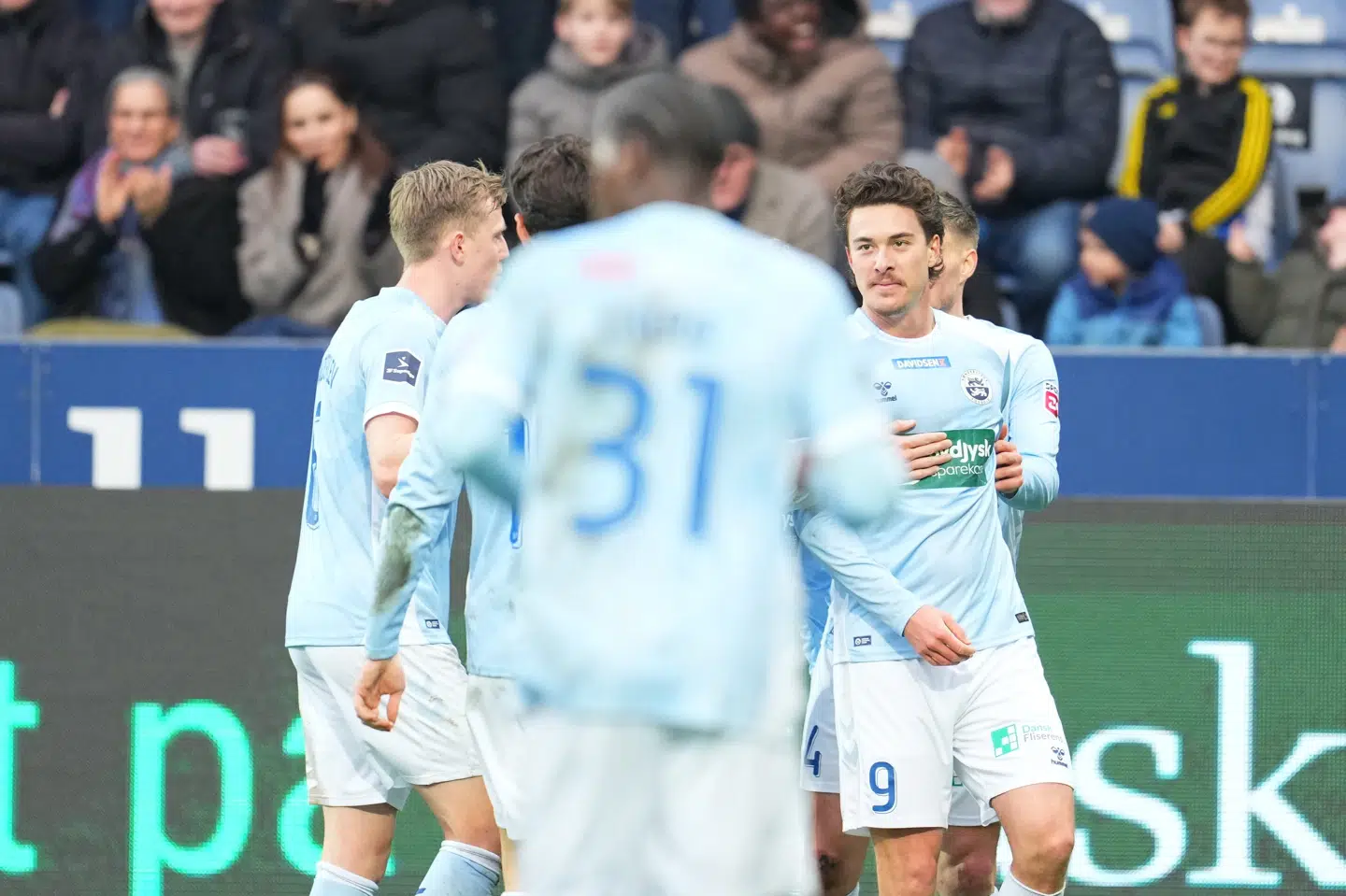 Matthew Hoppe med nummer 9 på sine shorts blev kampens eneste målscorer i opgøret, som Sønderjyske vandt over OB.