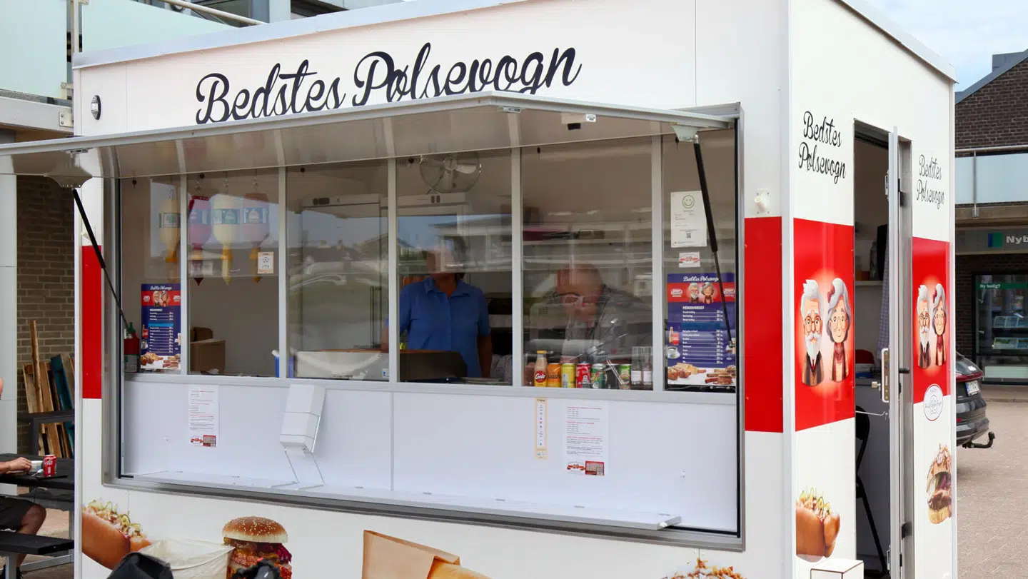 Nye ansatte, der starter i pølsevognen, får en grundig instruktion i håndvask, siger Jette Navntoft.