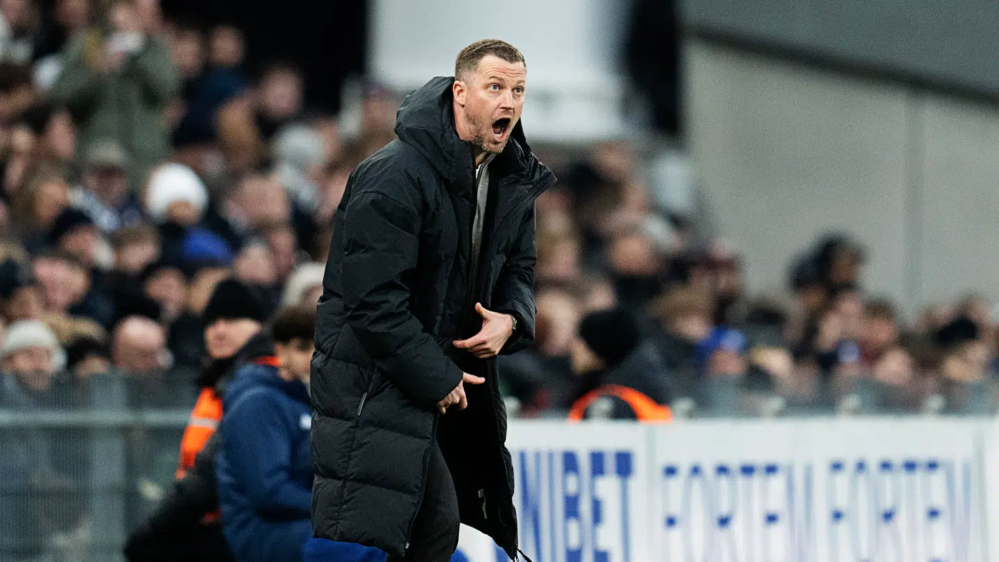 FCK-trænere under søndagens kamp.