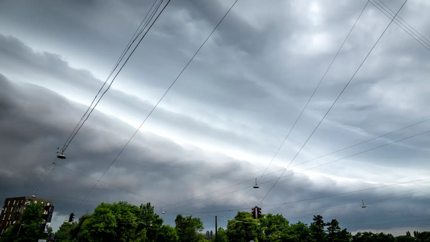 Gråvejr præger mandag morgen – men med et lyspunkt. (Arkivfoto)