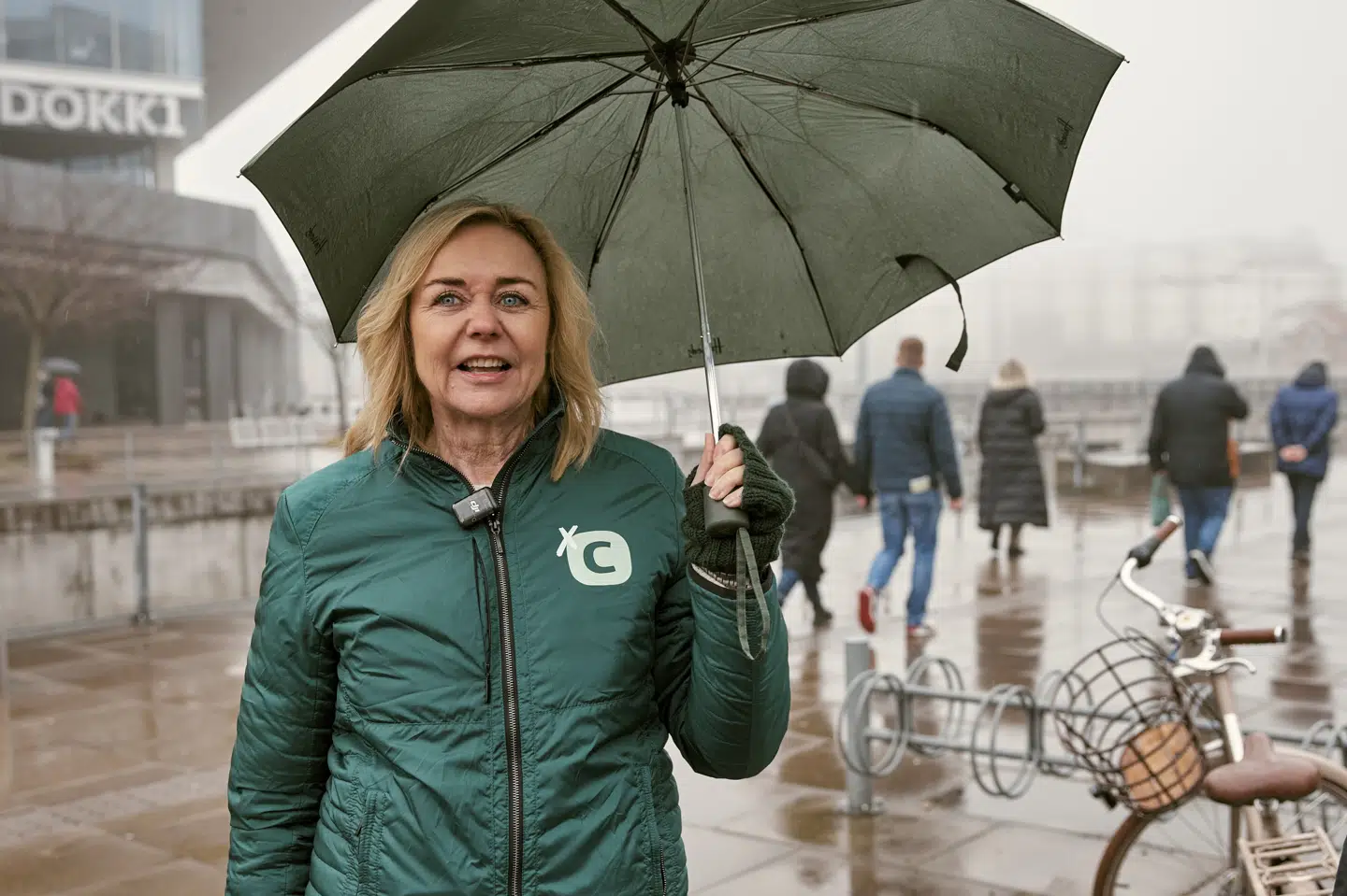 De Konservatives formand, Mona Juul, var lørdag i Aarhus, hvor hun hængte valgplakater op. Hun er opstillet i Østjyllands Storkreds. (Arkivfoto).