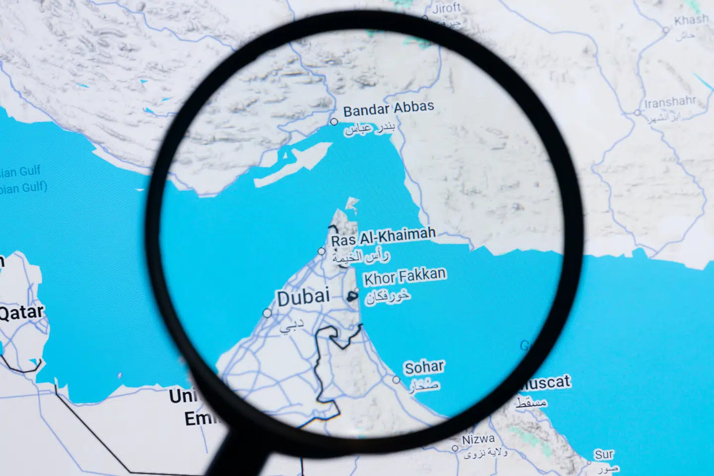 Verdens øjne er rettet mod det smalle Hormuzstræde, hvorigennem en femtedel af verdens olietransport går.