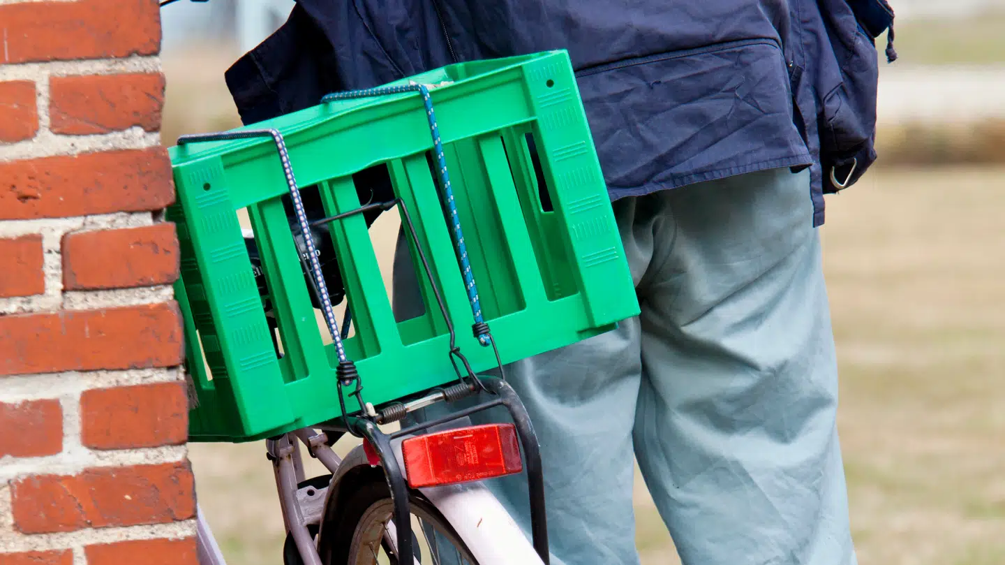 Mælkekasse bag på en cykel.