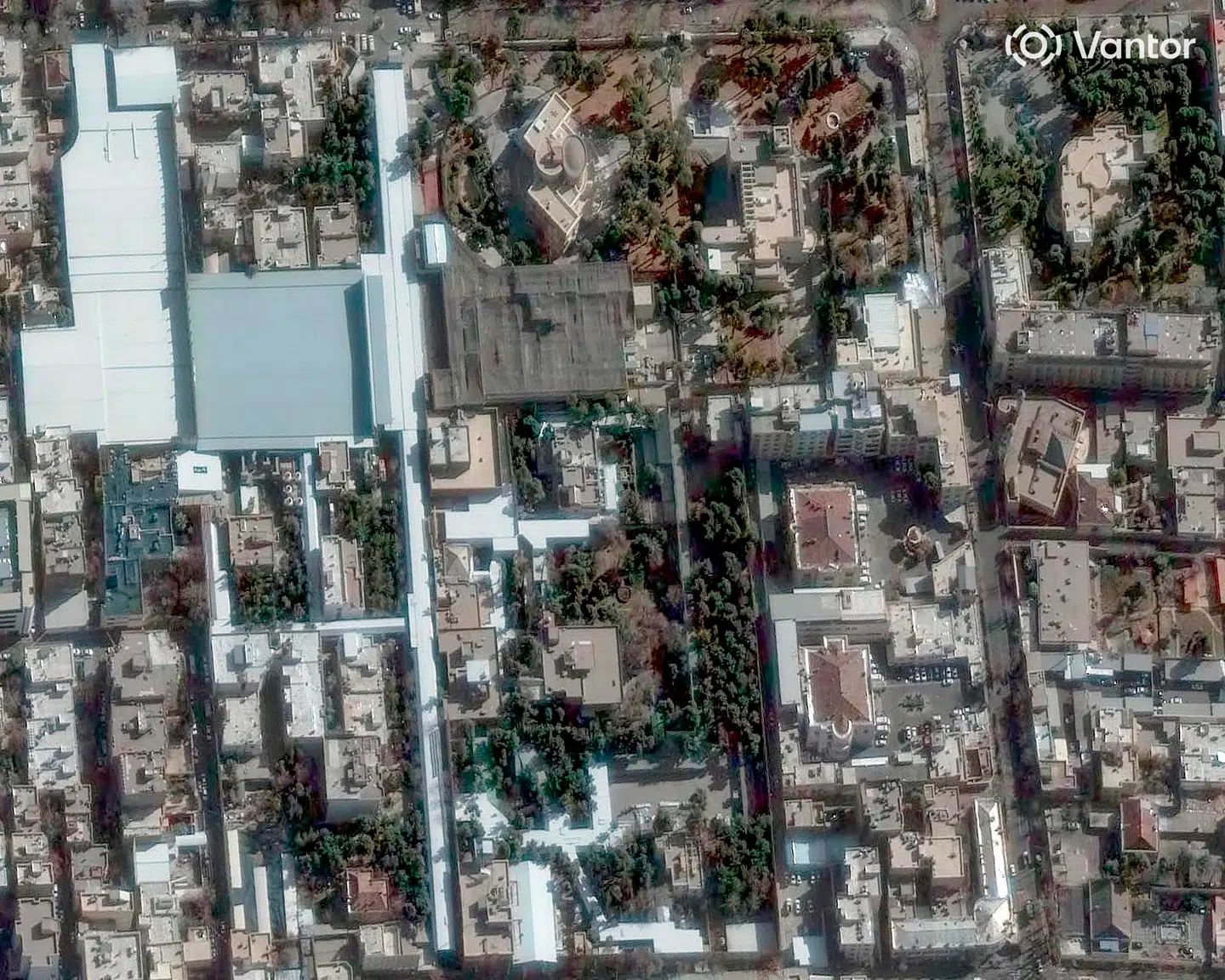 Sådan så området, hvor ayatollah Khamenei havde sine kontorer i Teheran, ud, inden de amerikanske og israelske angreb ramte lørdag.