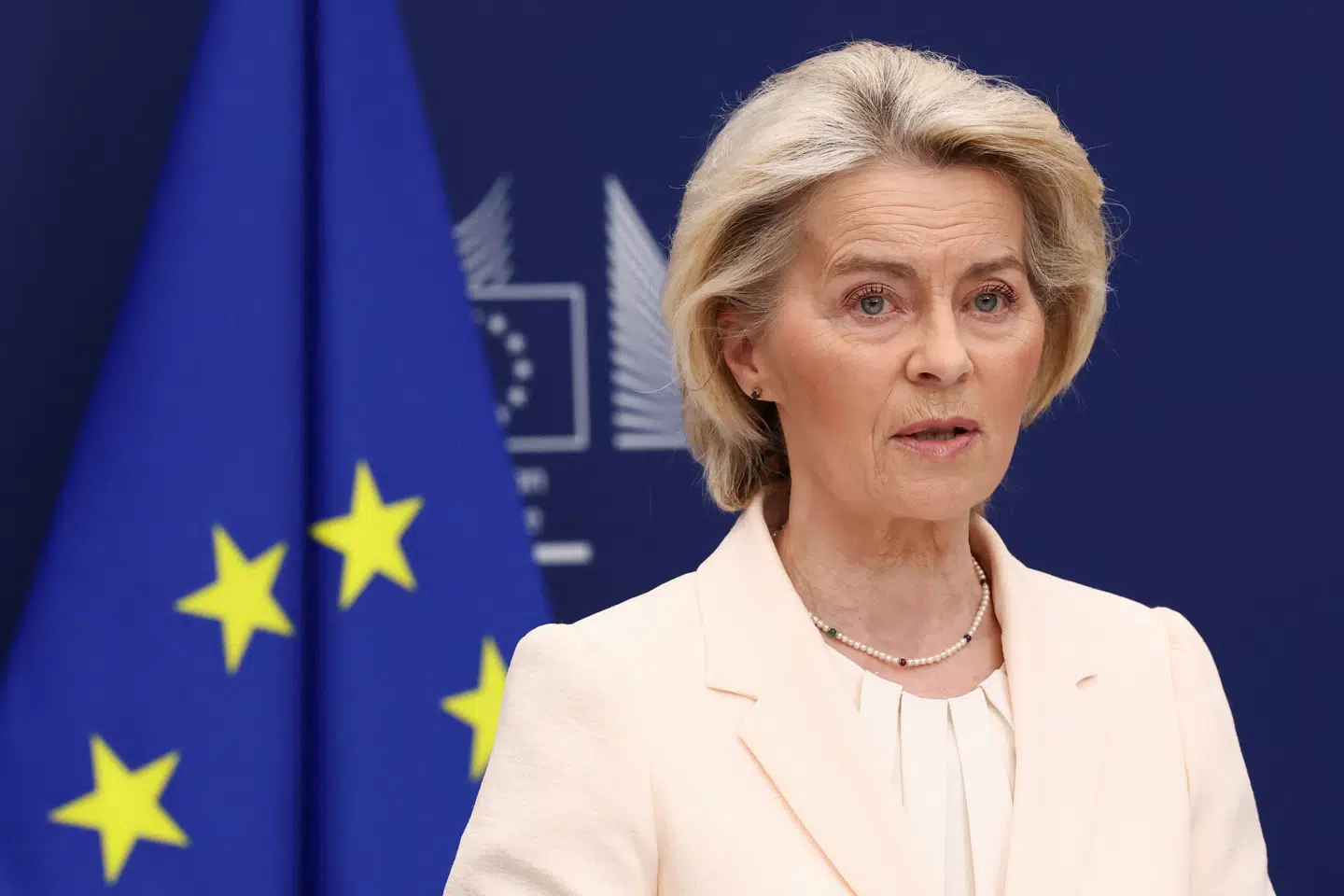 EU-Kommissionens formand, Ursula von der Leyen, skal gå en svær balancegang mellem 27 EU-lande, der ser forskelligt på USA og Israels angreb på Iran. EU-Kommissionen henviser til fælles erklæring fra de 27 EU-landes udenrigsministre, som blev offentliggjort søndag (Arkivfoto).