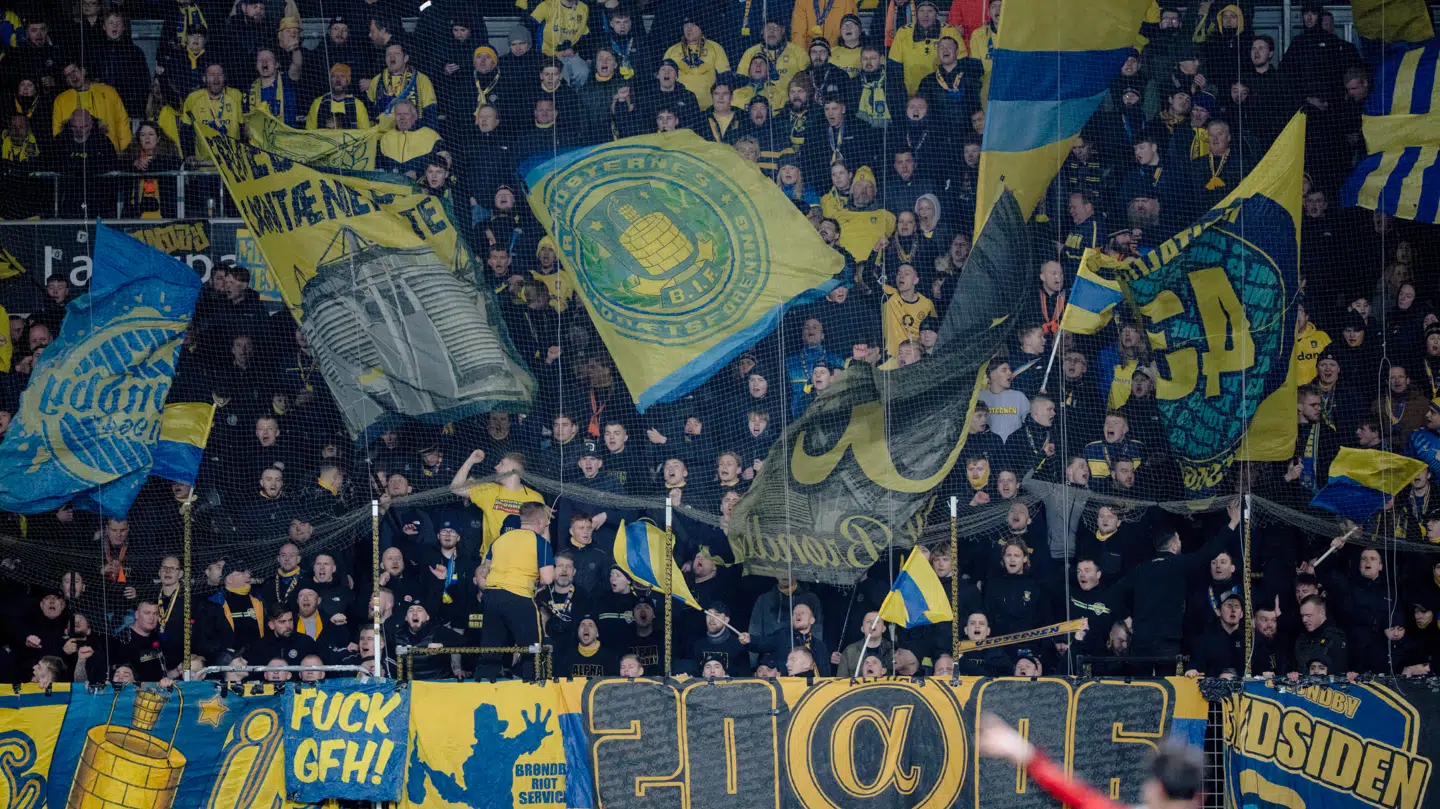 Her er hegnet fjernet på udebaneafsnittet.