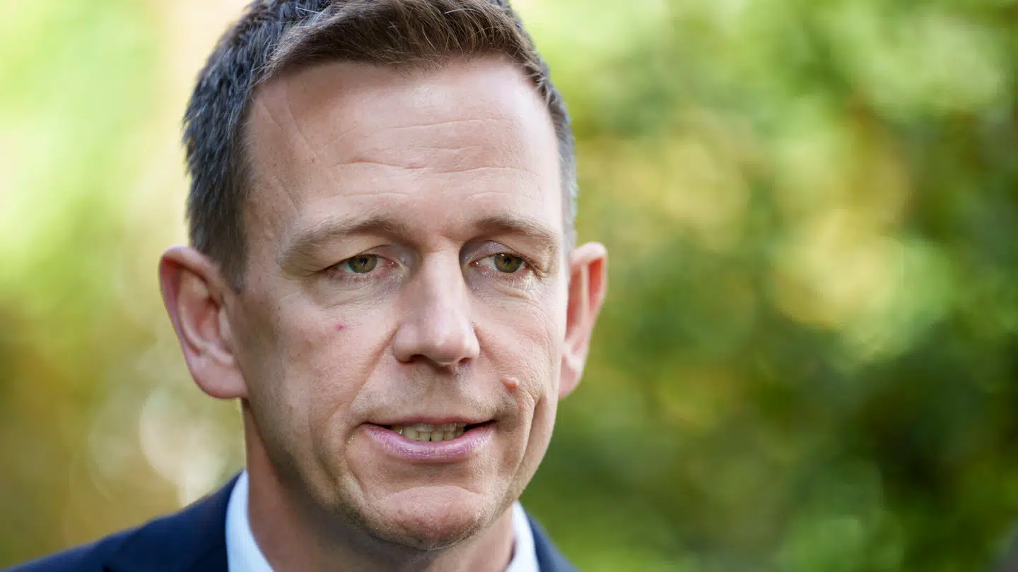 »Det er forkasteligt, at der er mennesker, som nyder godt af at leve i et frit vestligt demokrati som vores, der finder det naturligt at samles for at minde en af verdens værste despoter,« siger en »dybt skuffet« Rasmus Stoklund (S).