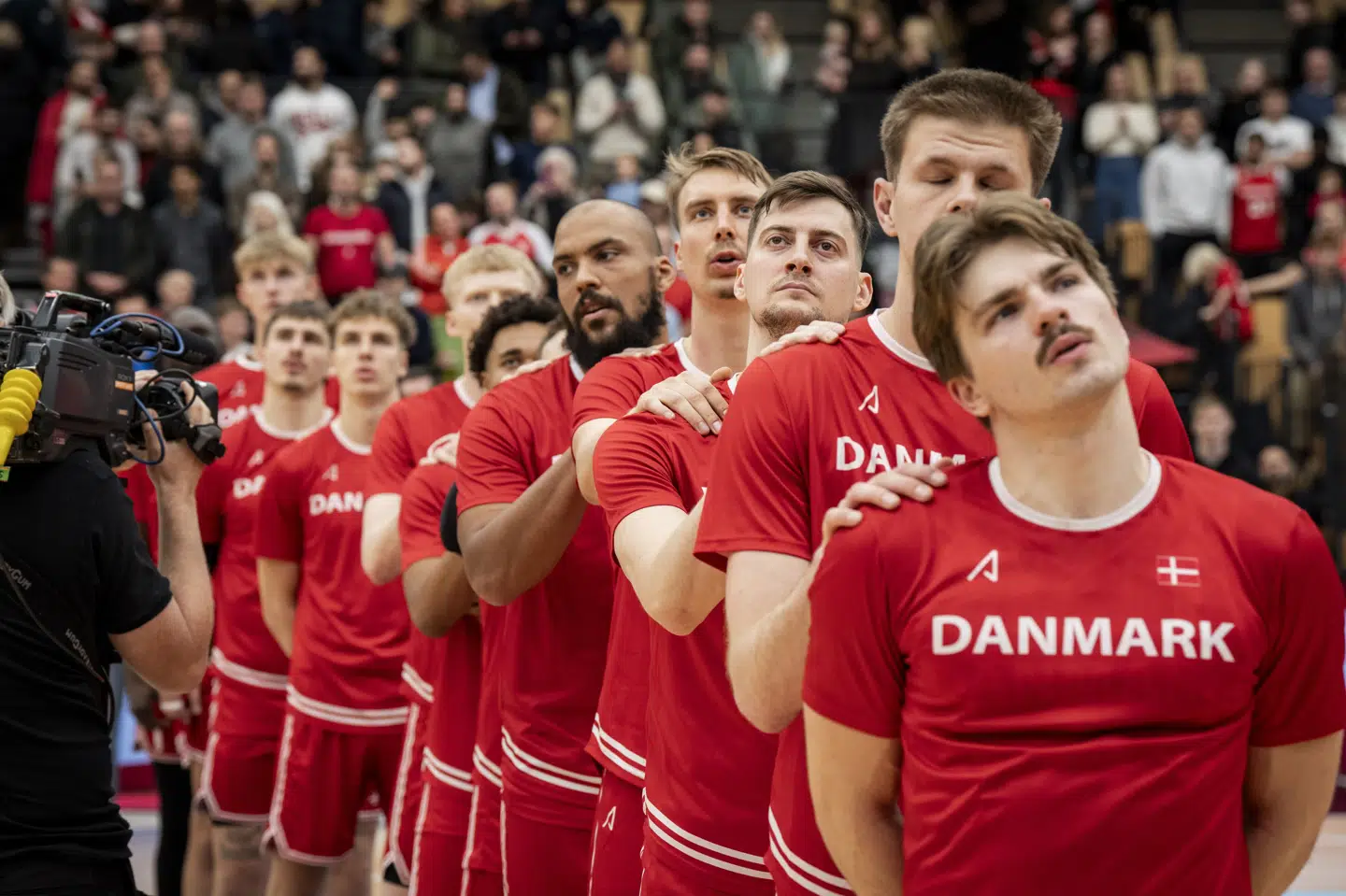 Danmarks basketballherrer - her før kampen mod Spanien på hjemmebane - tabte klart i Georgien. (Arkivfoto).