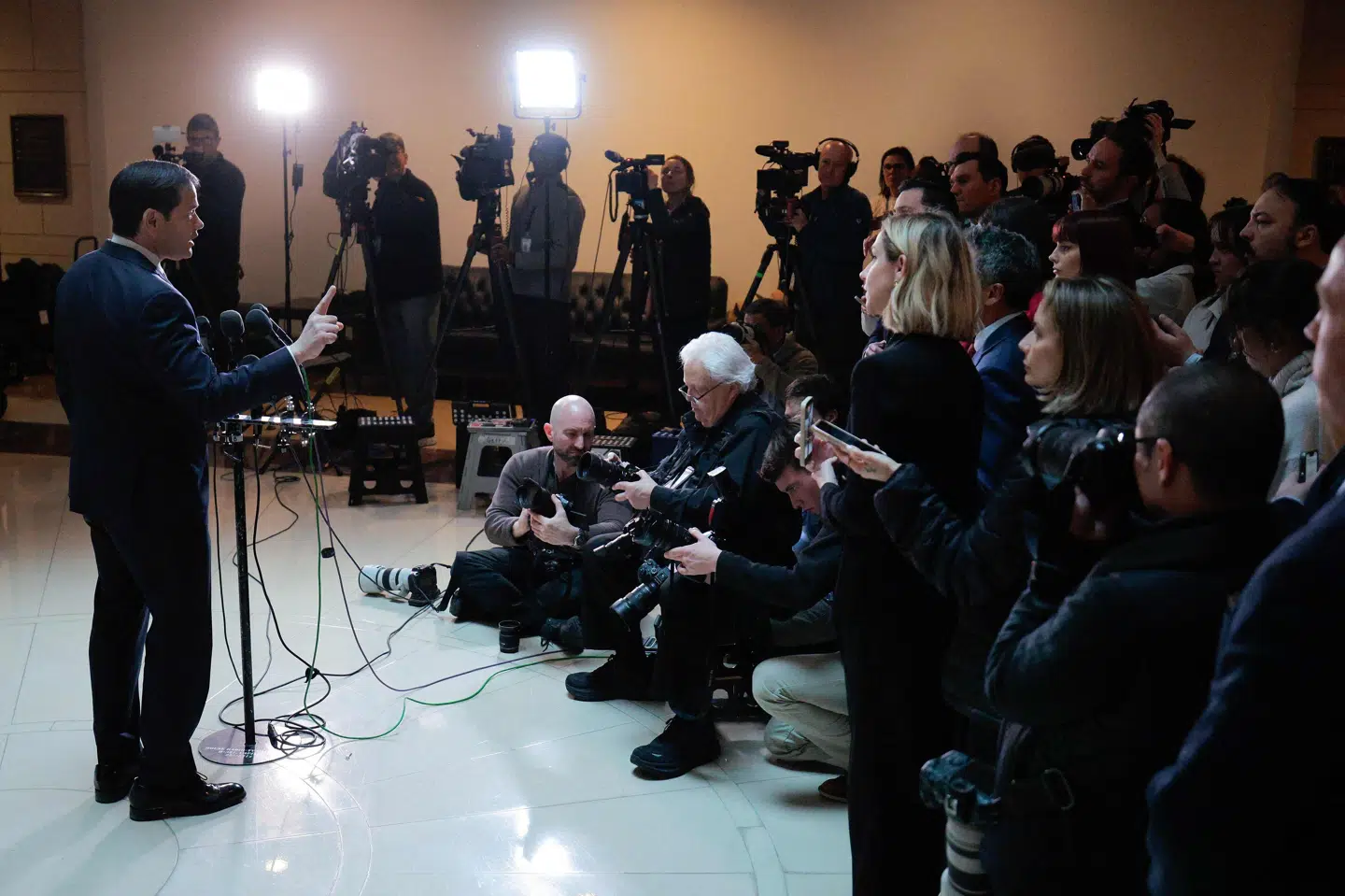 USA's udenrigsminister, Marco Rubio, taler med journalister i den amerikanske kongresbygning i Washington D.C.