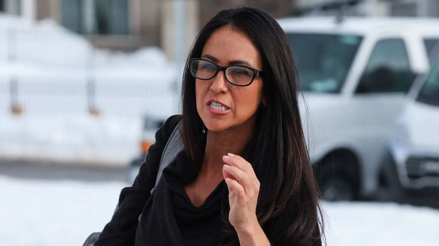 Det var den republikanske politiker Lauren Boebert, der tog det famøse billede og sendte det til den politiske influencer Benny Johnson. Han offentliggjorde det.