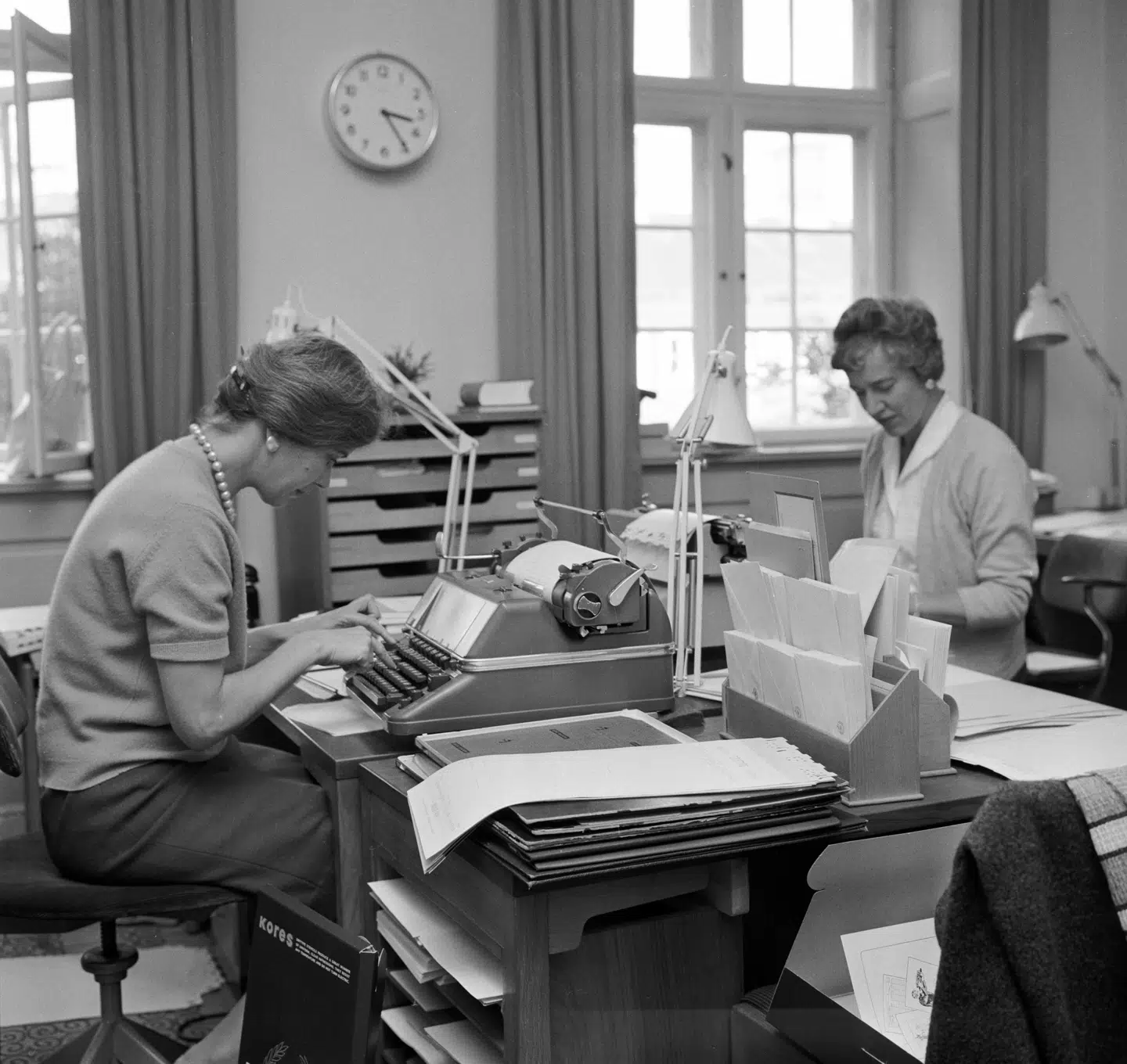 Faste arbejdstider fra ni til fem gav mening, når alle sad side om side på kontoret. Men i en verden med internetarbejde og internationale samarbejdspartnere kan traditionelle arbejdstider være mere til hinder end til gavn.