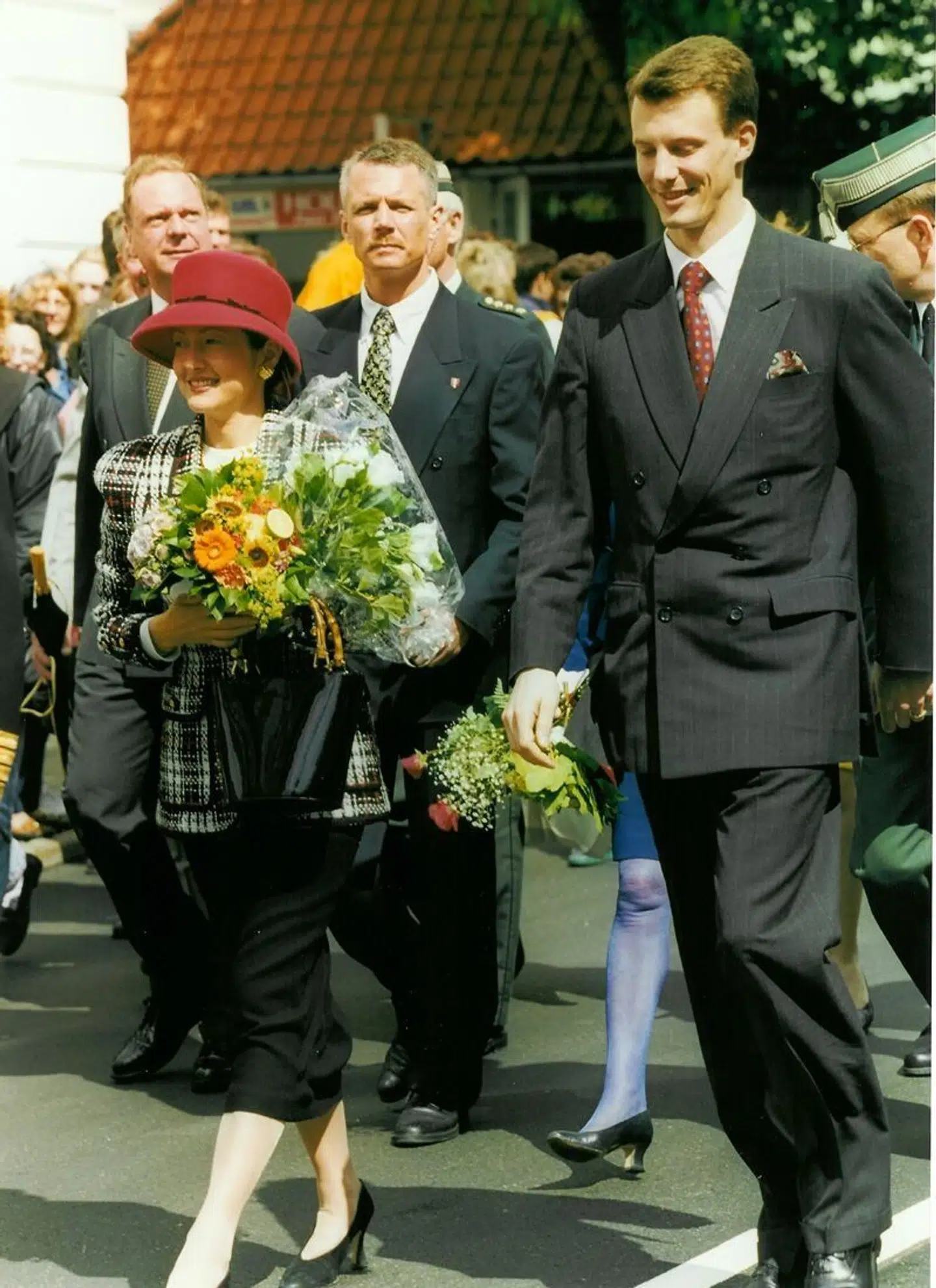 Jesper Lundorf ses i baggrunden sammen med prins Joachim og grevinde Alexandra.