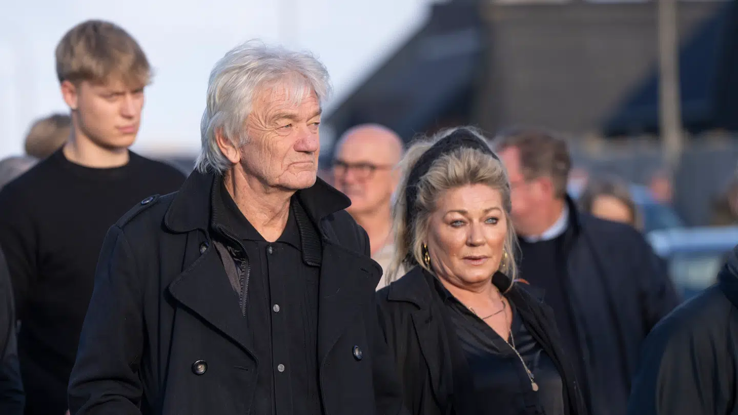 Lars Lilholt og Ninna Lilholt Thomsen til Johnny Madsens begravelse 12. november 2024.