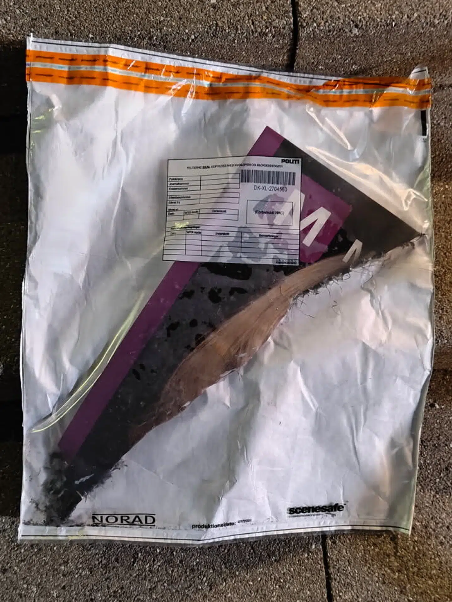 Den tilbageværende del af valgplakaten har været i politiets varetægt, indtil Dorte Beck-Nyling (M) hentede den tirsdag aften.