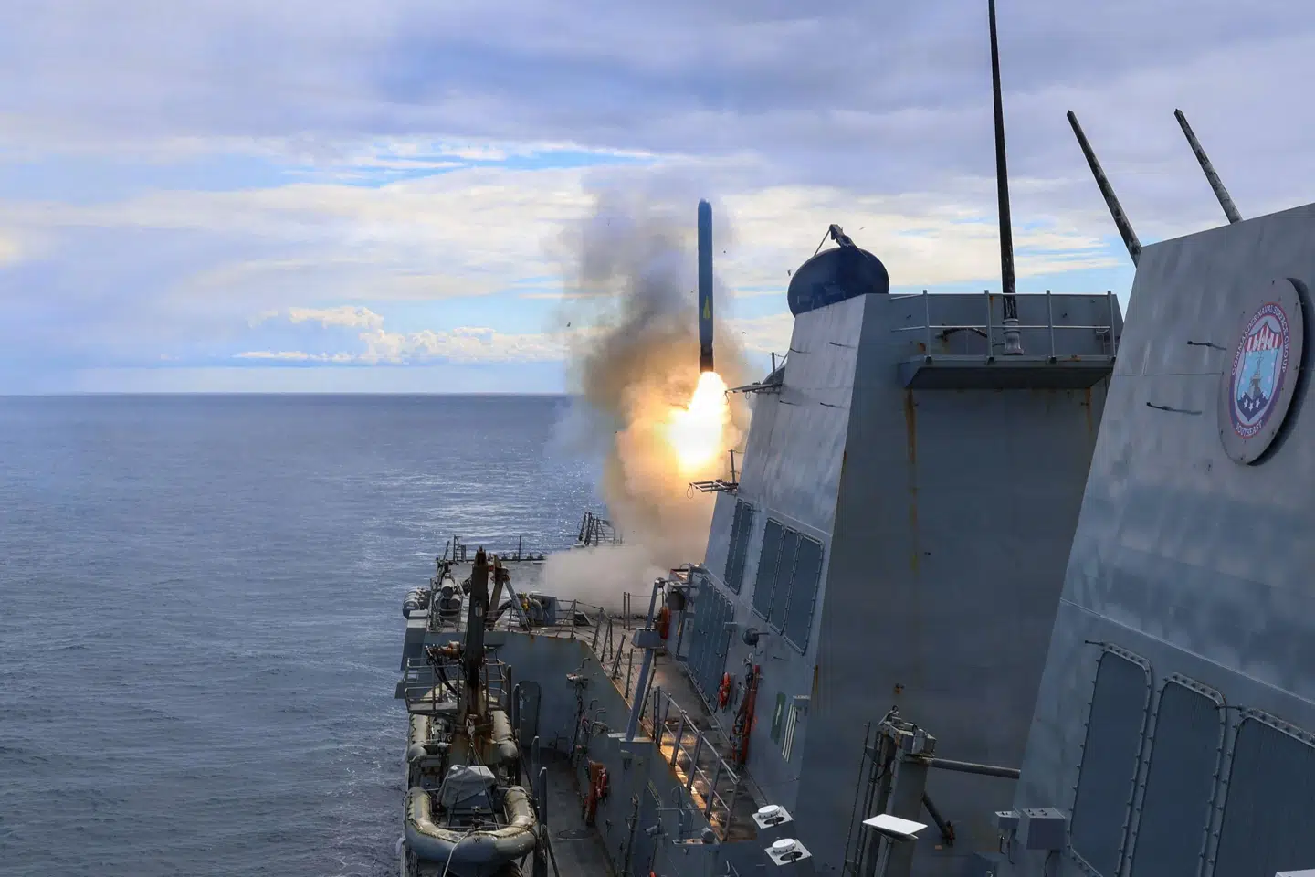 Et missil bliver affyret af det amerikanske militær mod Iran søndag. USA indledte i samarbejde med Israel et større angreb på Iran lørdag, og siden da er hundredvis af mål blevet ødelagt, lyder det fra det amerikanske militær. (Arkivfoto).