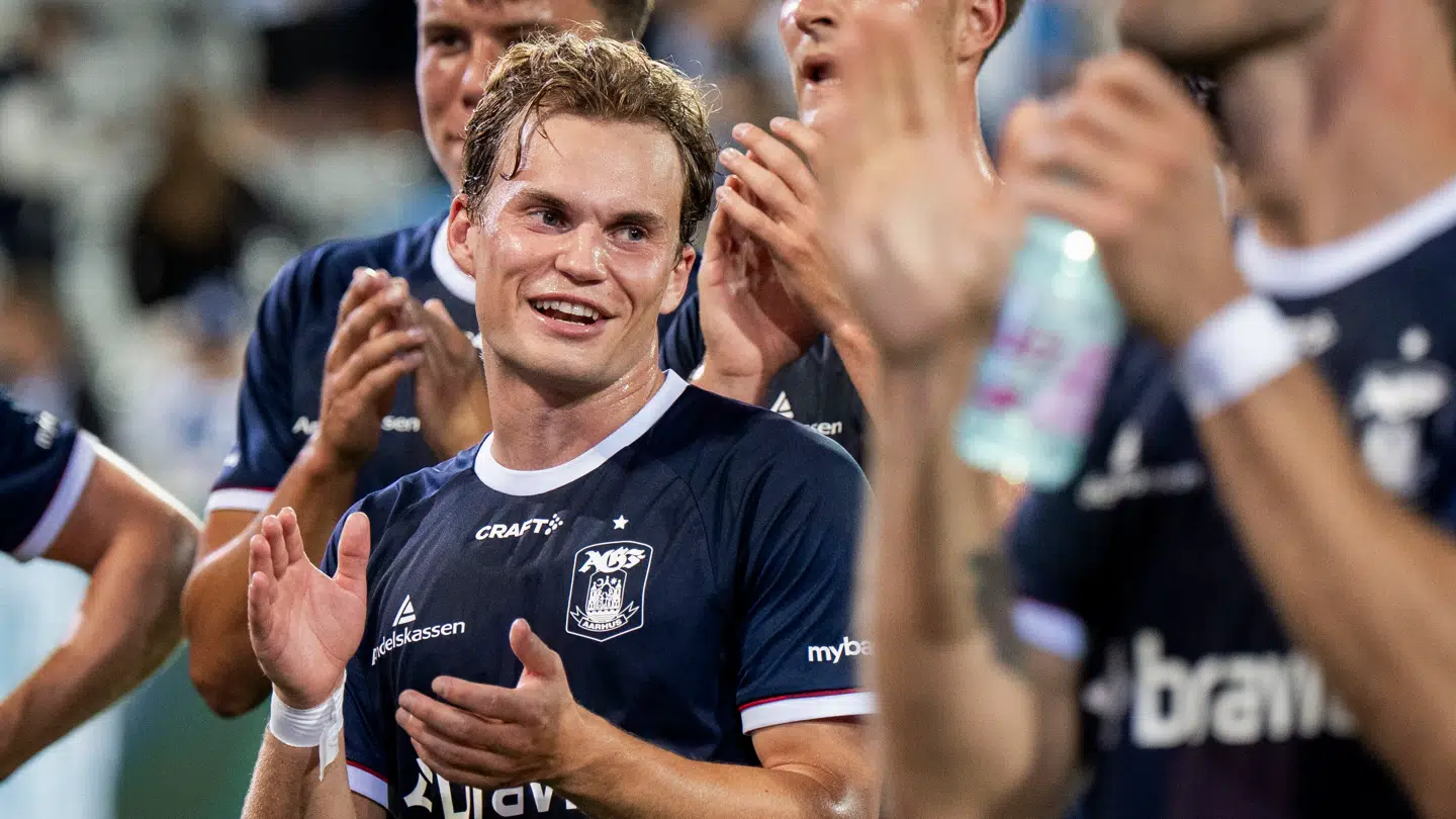 Kristian Arnstadt og AGF fører Superligaen, inden de afgørende runder går i gang.