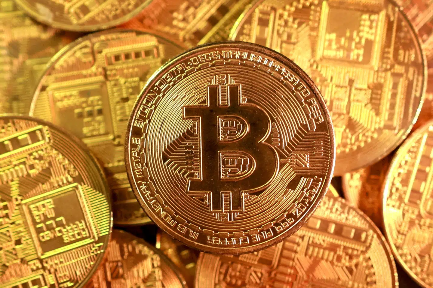 Bitcoin er den kendteste af de mange kryptovalutaer, som udfordrer det traditionelle økonomisystem.