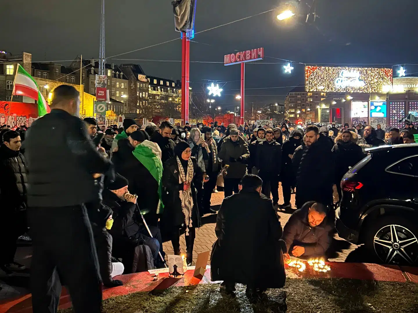 Søndag 1. marts hyldede man den afdøde ayatollah Ali Khamenei på Nørrebro. Seancen blev mødt med massiv kritik af en lang række politikere.