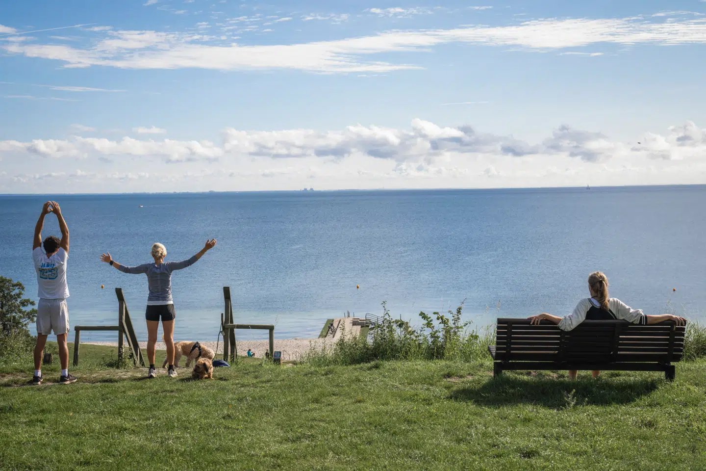 »Forestillingen om, at lokalbefolkningen vil byde et atomkraftværk velkommen med kaffe og kringle, kræver et temperament, der ligner enten sort humor eller en stærk overdosering af optimisme,« skriver Lars Rytter Sørensen. Her ses Barsebäck i horisonten fra Charlottenlund Fort. Foto: Thomas Traasdahl/Ritzau Scanpix
