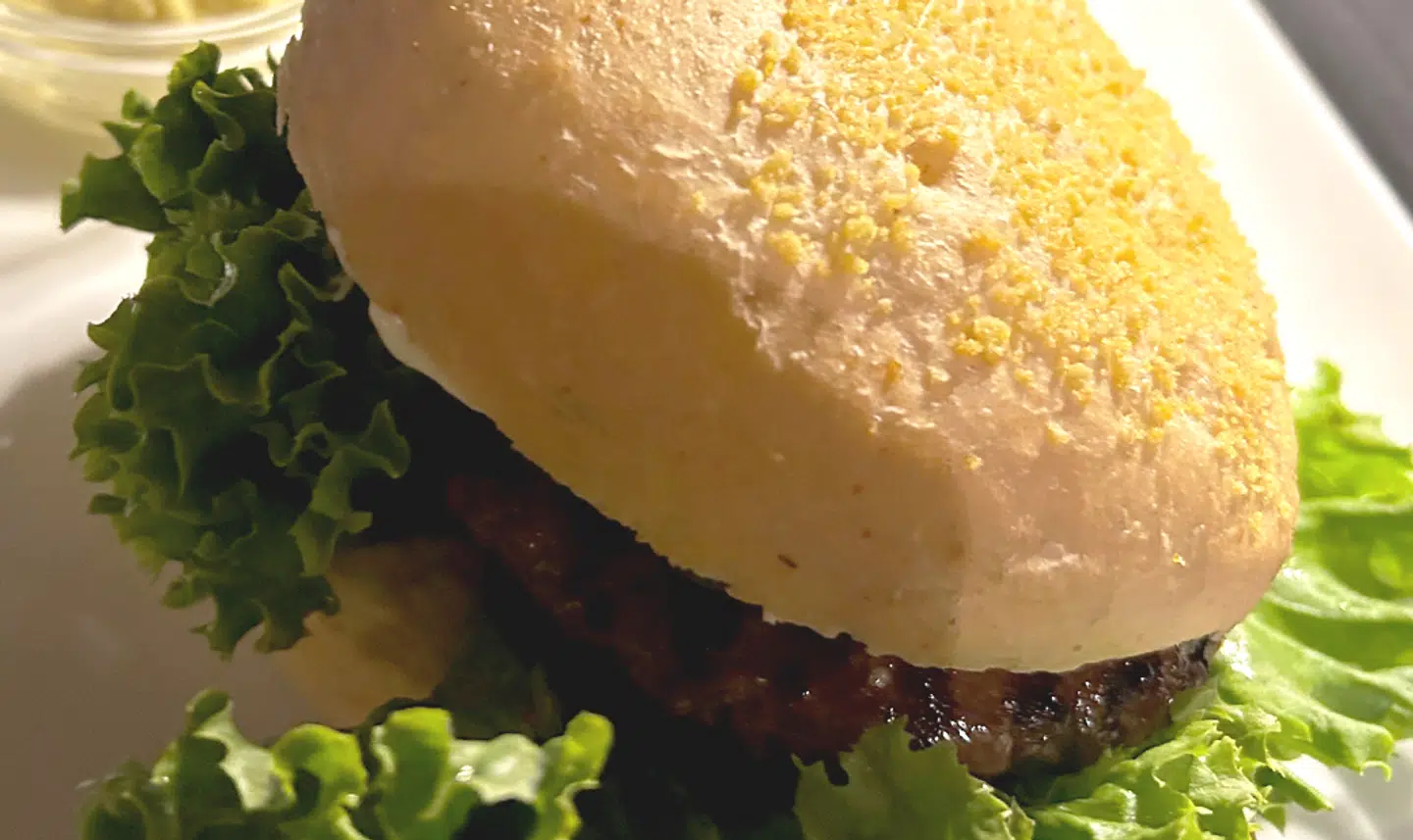 B.T.s anmelder har spist burger på Texas på Bornholm.