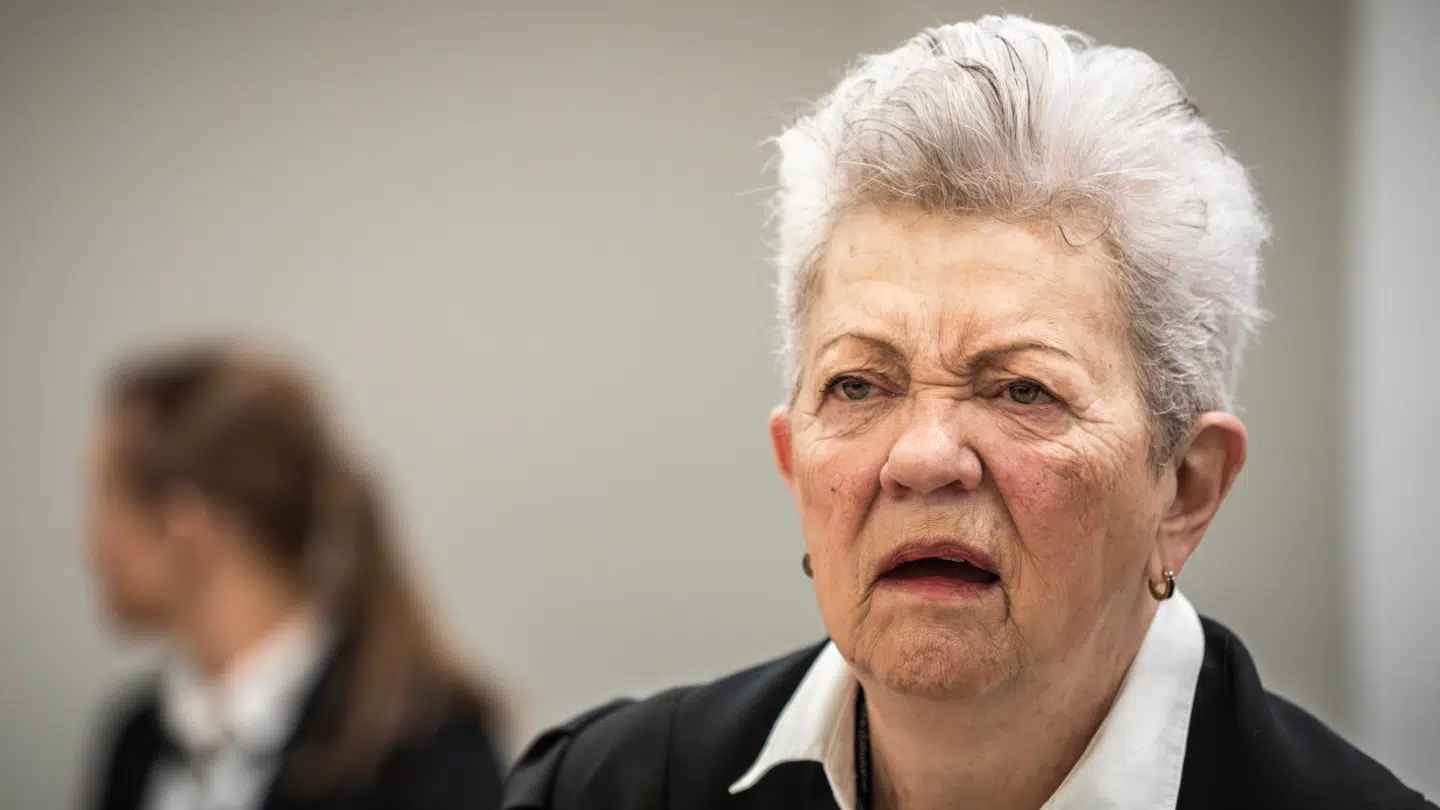 Marius Borg Høiby står i den igangværende retssag mod sig tiltalt for 40 lovovertrædelser, herunder flere sovevoldtægter. Han nægter sig skyldig i det meste og er i retten repræsenteret af sine to forsvarsadvokater, herunder Ellen Holager Andenæs, som her ses under retssagen.