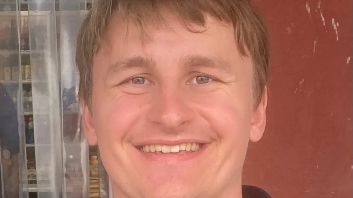 25-årige Adam Nybo deltager som eneste dansker til de paraolympiske vinterlege.