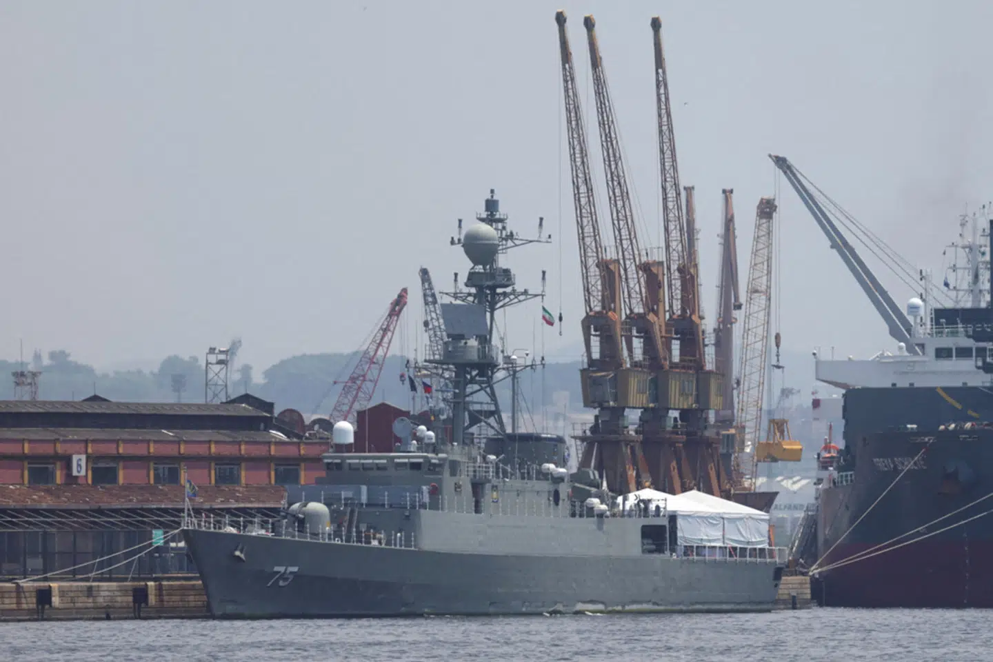 Det iranske krigsskib "Iris Dena" er sunket ud for Sri Lankas kyst. På billedet ses det i havnen i Rio de Janeiro i Brasilien i 2023. (Arkivfoto).