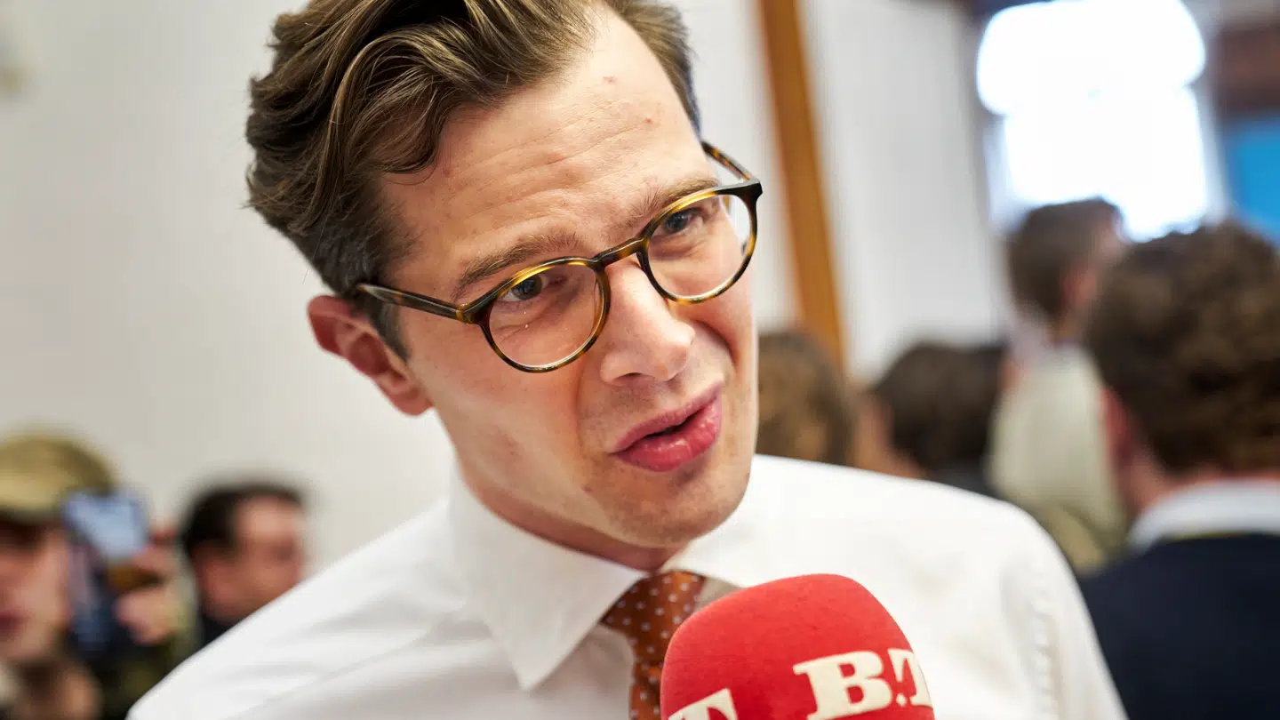 Liberal Alliances formand, Alex Vanopslagh, ryger i flæsket på Socialdemokratiet i B.T.s debatpodcast, Borgerlig Tabloid.