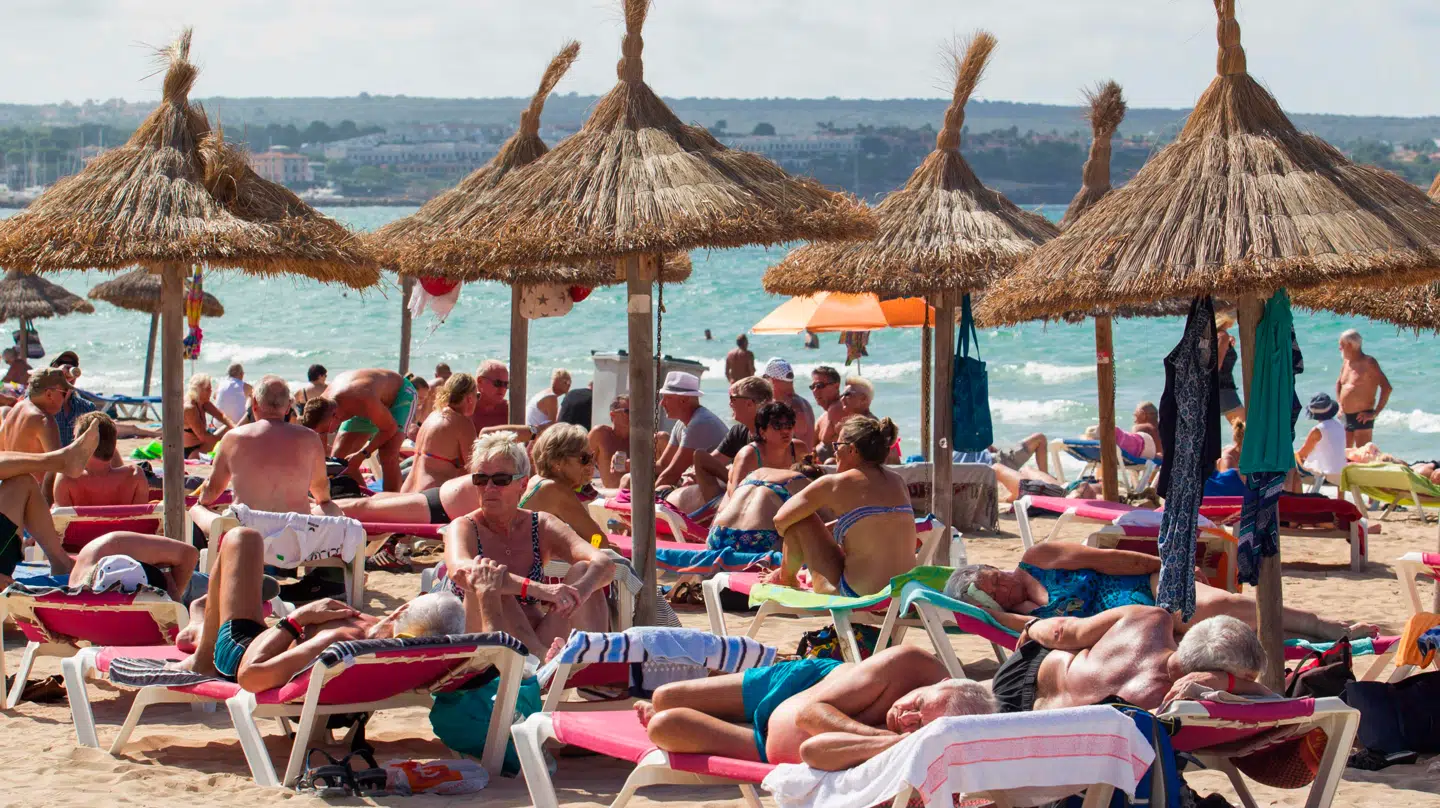 Eksempelvis bliver det dyrere at ligge i en liggestol under parasol.