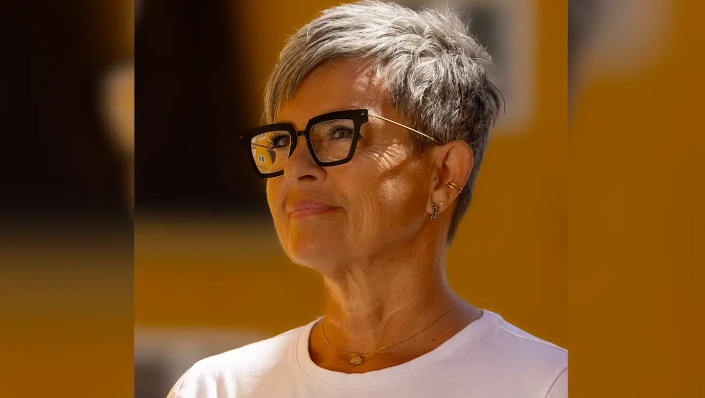 Pårørende-ekspert, Rikke Struve er lige nu aktuel med bogen 'Vi er alle pårørende', der er en invitation til at skabe en ny kultur, hvor vi kun kan bære livet, fordi vi bærer det sammen.