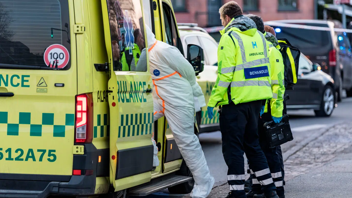 En person blev ført væk i dna-dragt efter episoden.