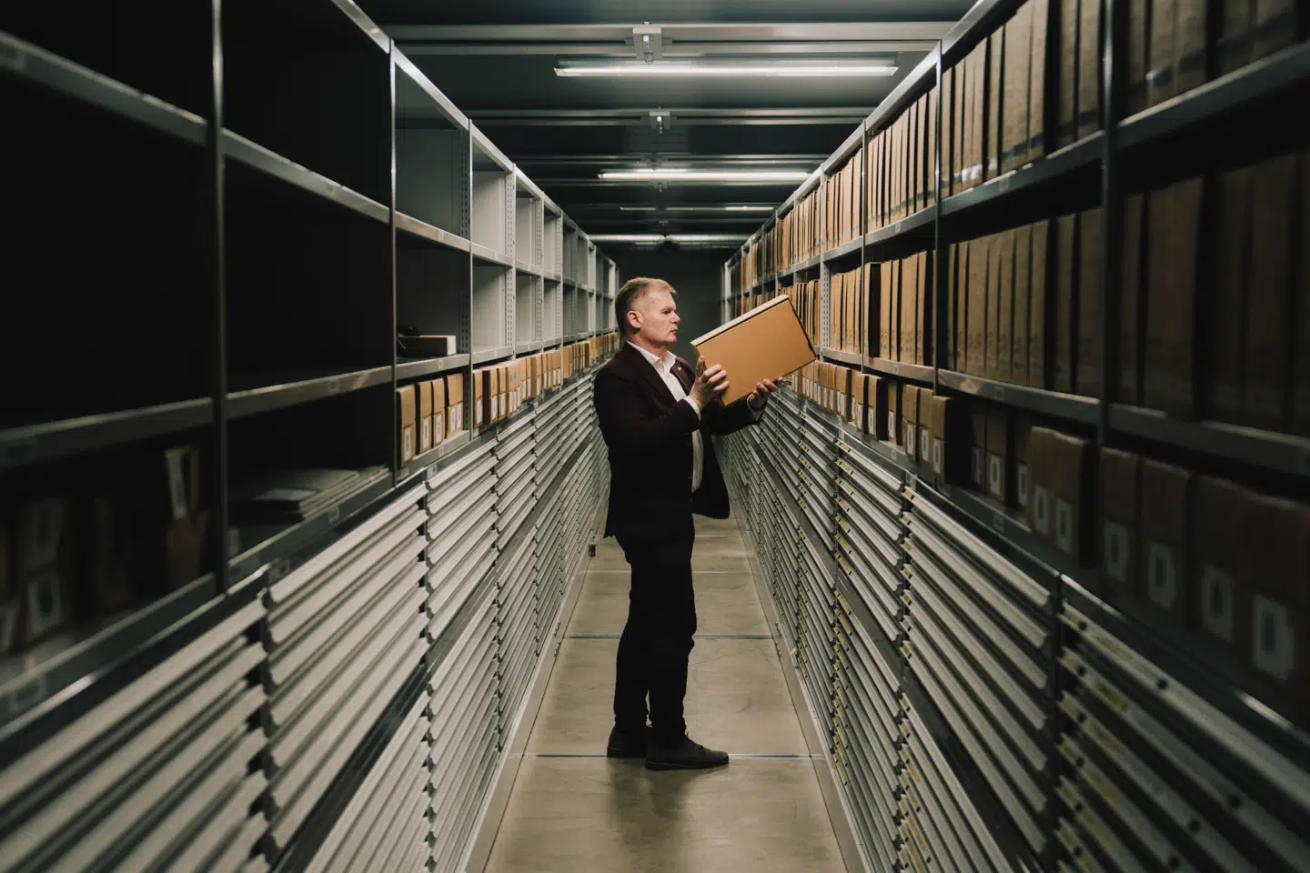 Poul Erik Tranberg kalder Berlingskes artikler om Polens angrebsplaner med atomvåben mod Danmark noget »historisk vrøvl.« På billedet ses seniorforsker Steen Andersen på Rigsarkivet i København, som Berlingske talte med i forbindelse med artiklerne. Foto: Frederik Kongsgaard