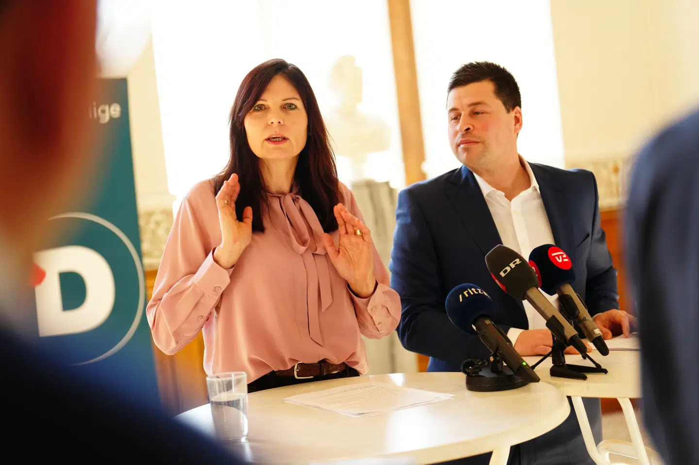 Nye Borgerlige har på et pressemøde i Landstingssalen på Christiansborg torsdag meddelt, at partiet opgiver at komme på stemmesedlen i år.