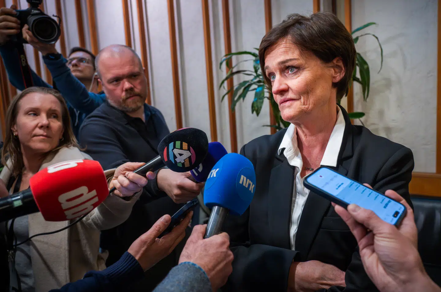 Frogner-kvinden er i Oslo Tingret repræsenteret af sin bistandsadvokat Mette Yvonne Larsen, som her interviewes efter, Frogner-kvinden første gang indtog vidneskranken onsdag i sagen mod hendes ekskæreste Marius Borg Høiby.