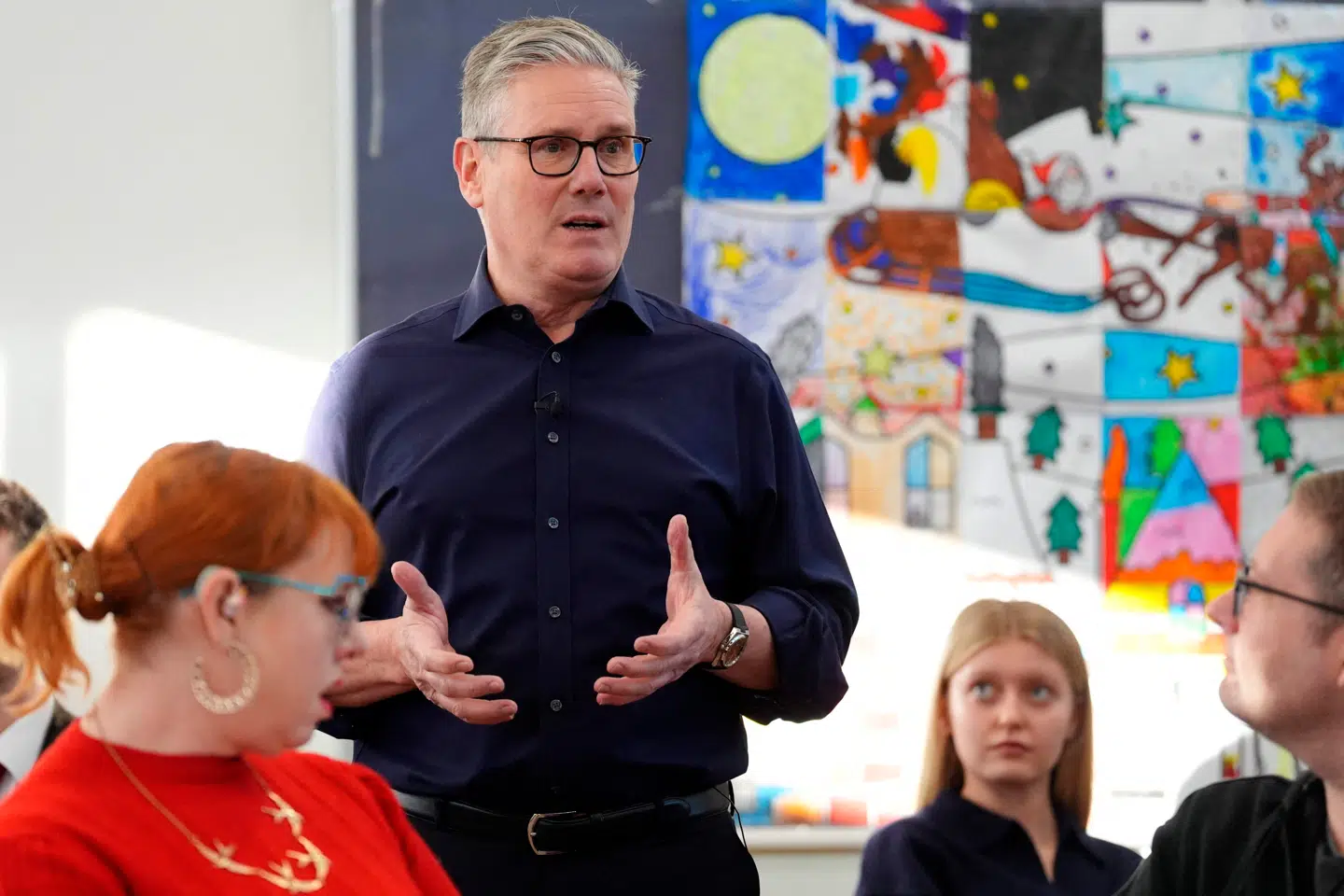 Den britiske premierminister, Keir Starmer, har meget at slås med både ude og hjemme. En høj ungdomsledighed er endnu en hovedpine.