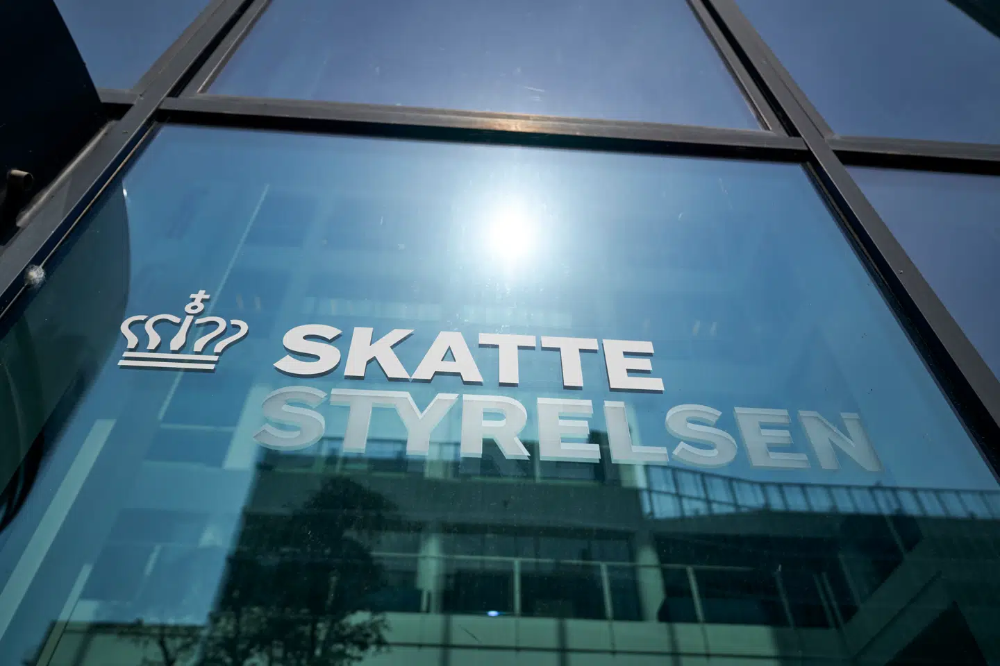 En familie af nevøer og niecer står til at arve fra deres onkel og tante, men er i tvivl om, hvor meget de skal betale i boafgift, når de nye regler træder i kraft i 2027.