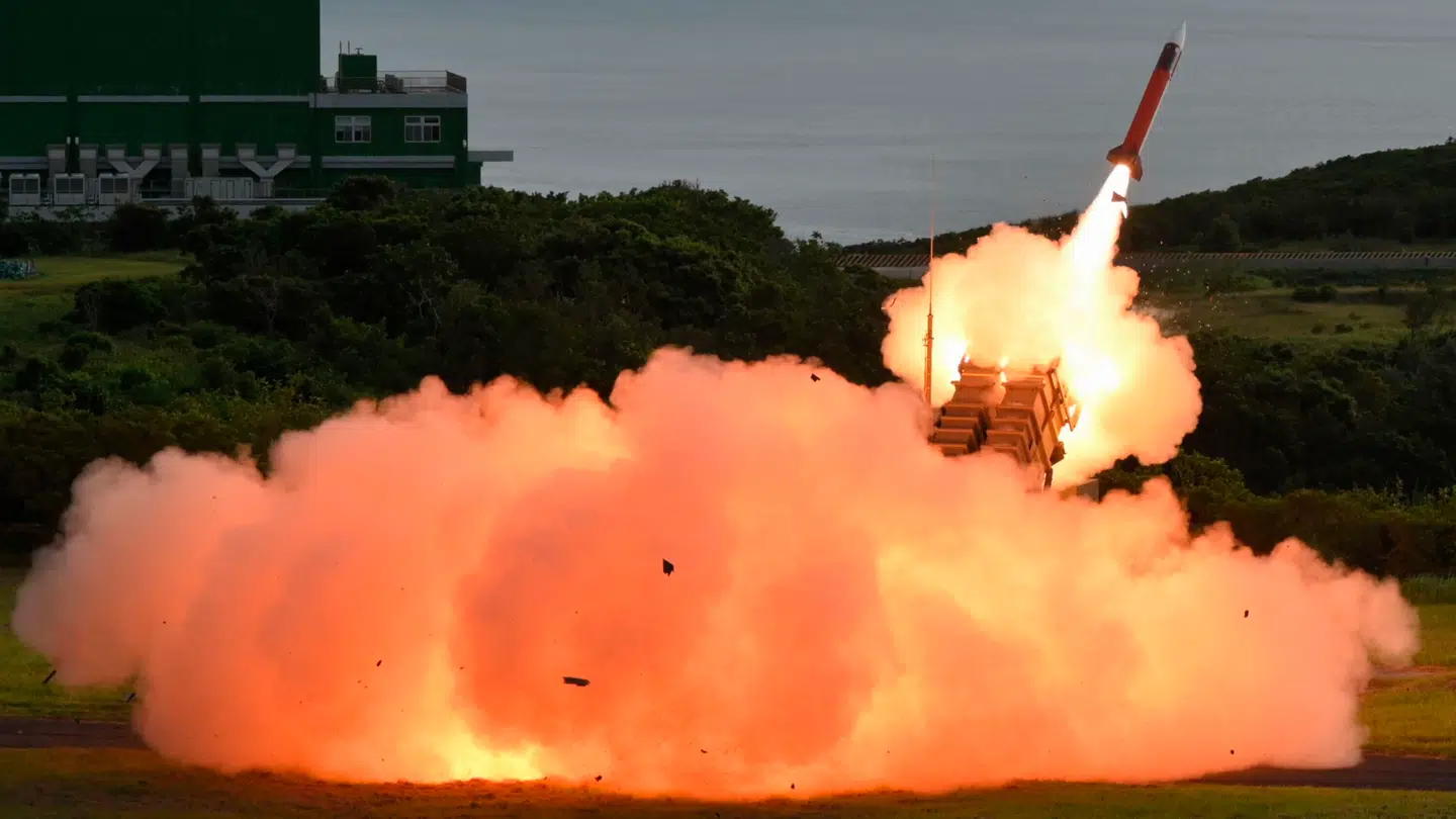 Sådan ser det ud, når de kostbare missiler fra et Patriot-system skydes afsted. Netop Patriot-systemerne er blevet brugt til at skyde Shahed-droner ned.