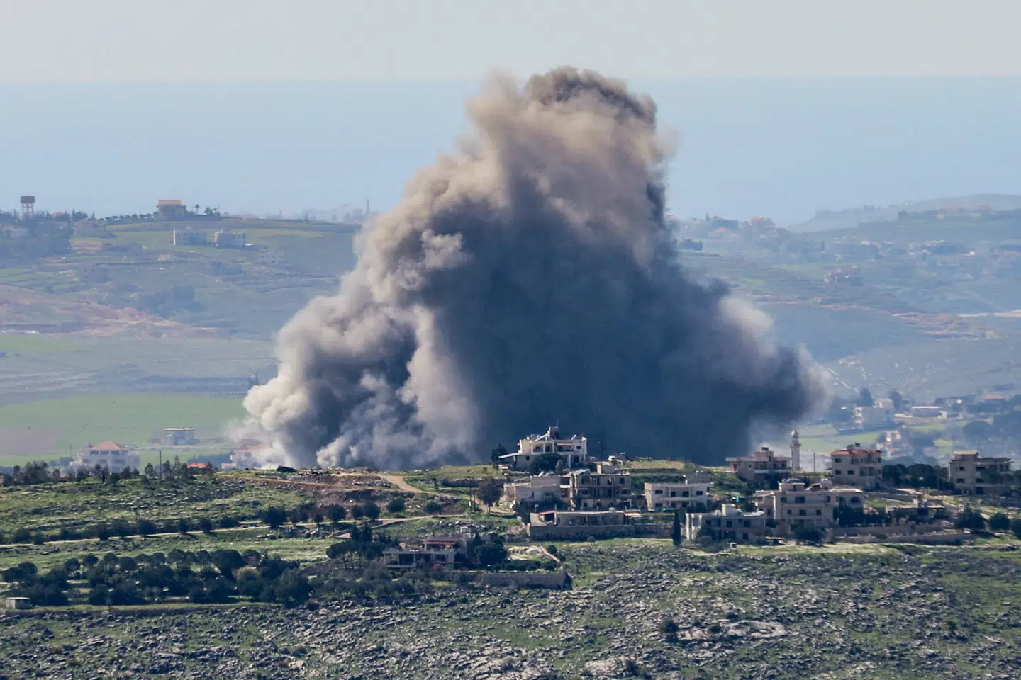 Israelske angreb i Libanon torsdag morgen. Foto: Karamallah Daher, Scanpix