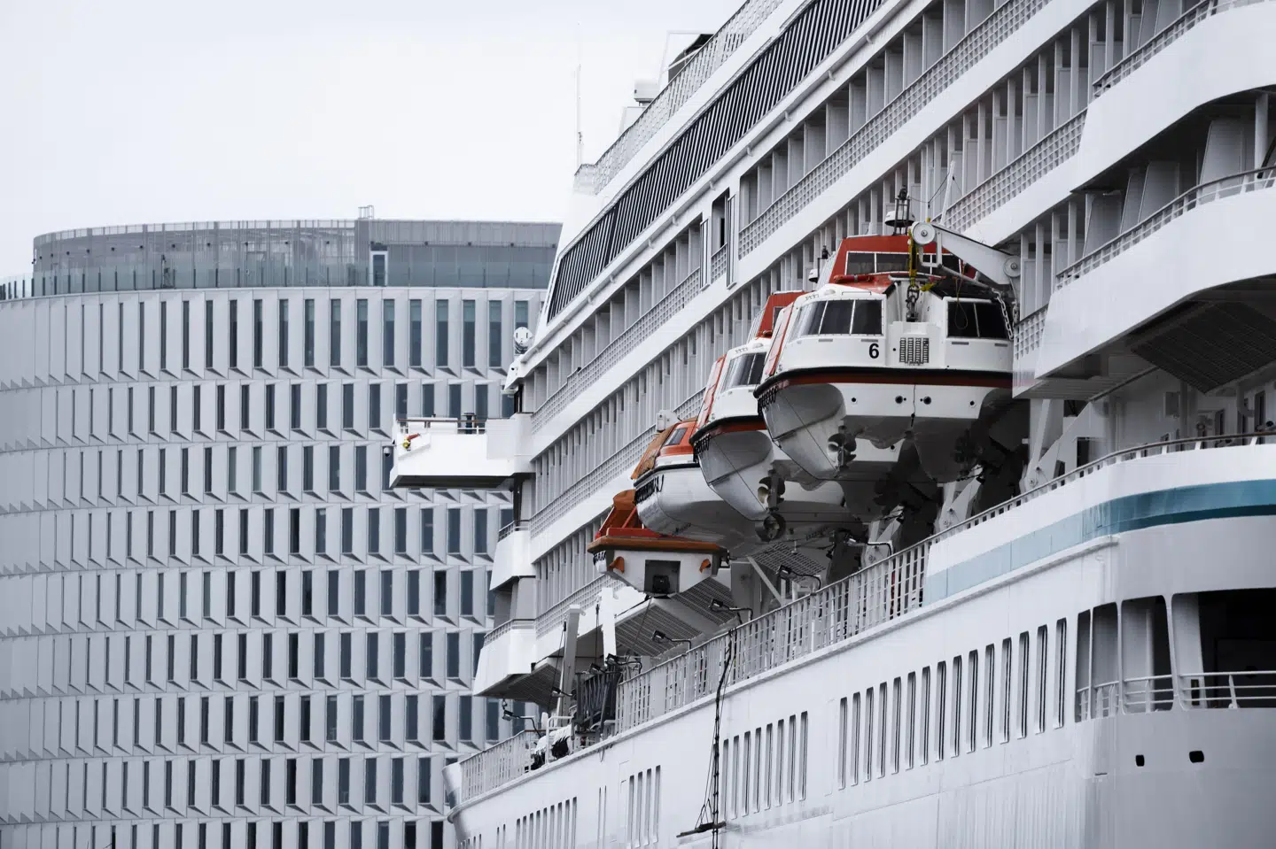 Flere skibe - herunder krydstogtskibe - sidder fast i Den Persiske Golf på grund af krigen i Mellemøsten og lukningen af Hormuzstrædet. (Arkivfoto).