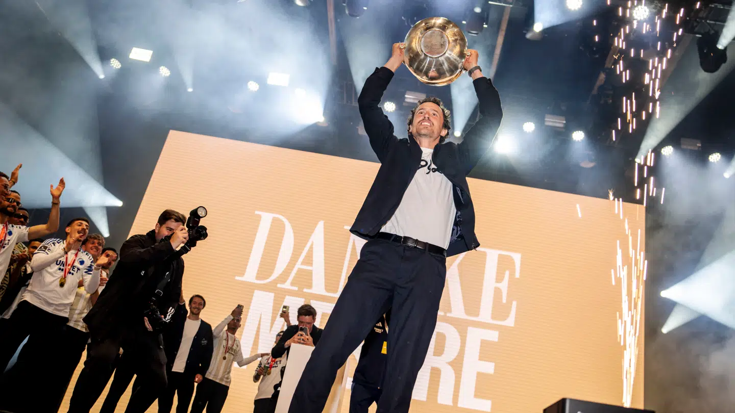 FC Københavns Superligaguld i 2025 blev behørigt fejret. Men allerede dér var klubben på kollisionskurs internt, forklarer kilder til B.T.