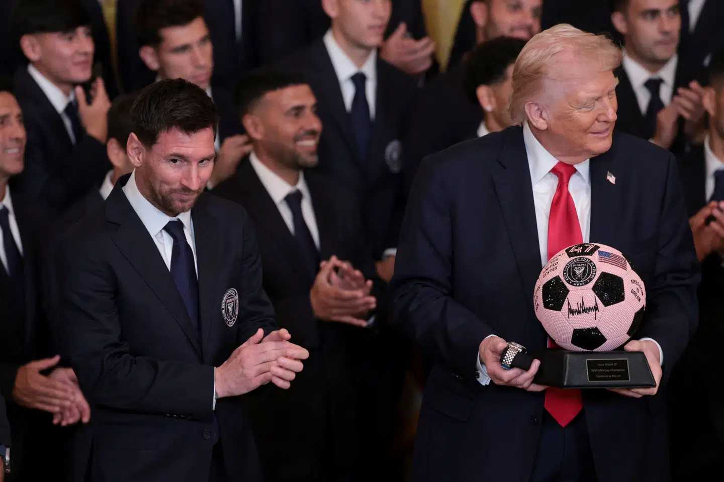 Lionel Messi og Trump ses torsdag i Det Hvide Hus, hvor Trump blandt andet fik en fodbold af Inter Miami. Trump spurgte under besøget om, hvorvidt holdet har nogen spillere, der "ikke ser godt ud".