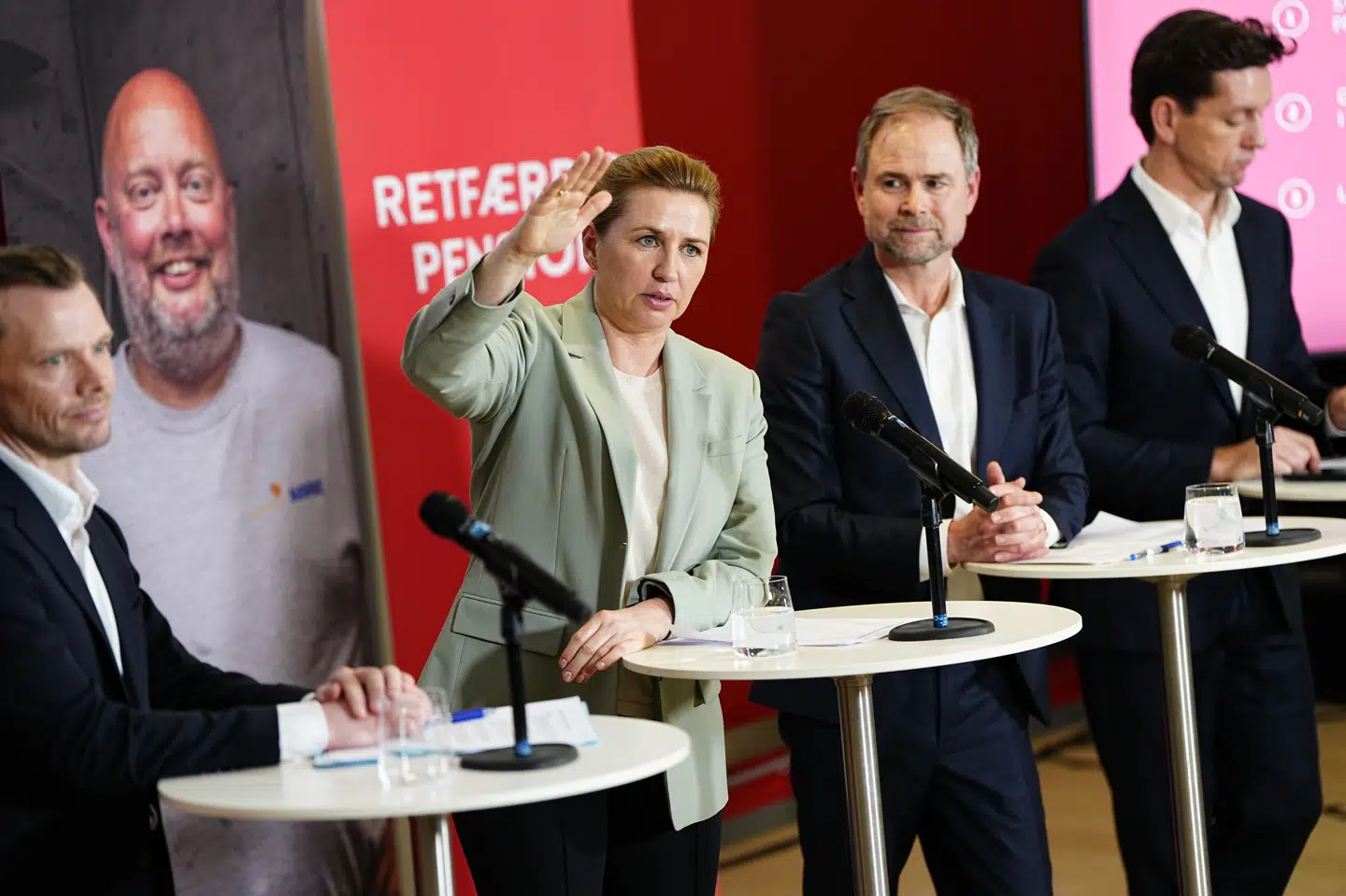Statsminister Mette Frederiksen (S) og Socialdemokratiet præsenterede torsdag et pensionsudspil. Hun havde tre S-ministre med sig på et pressemøde.