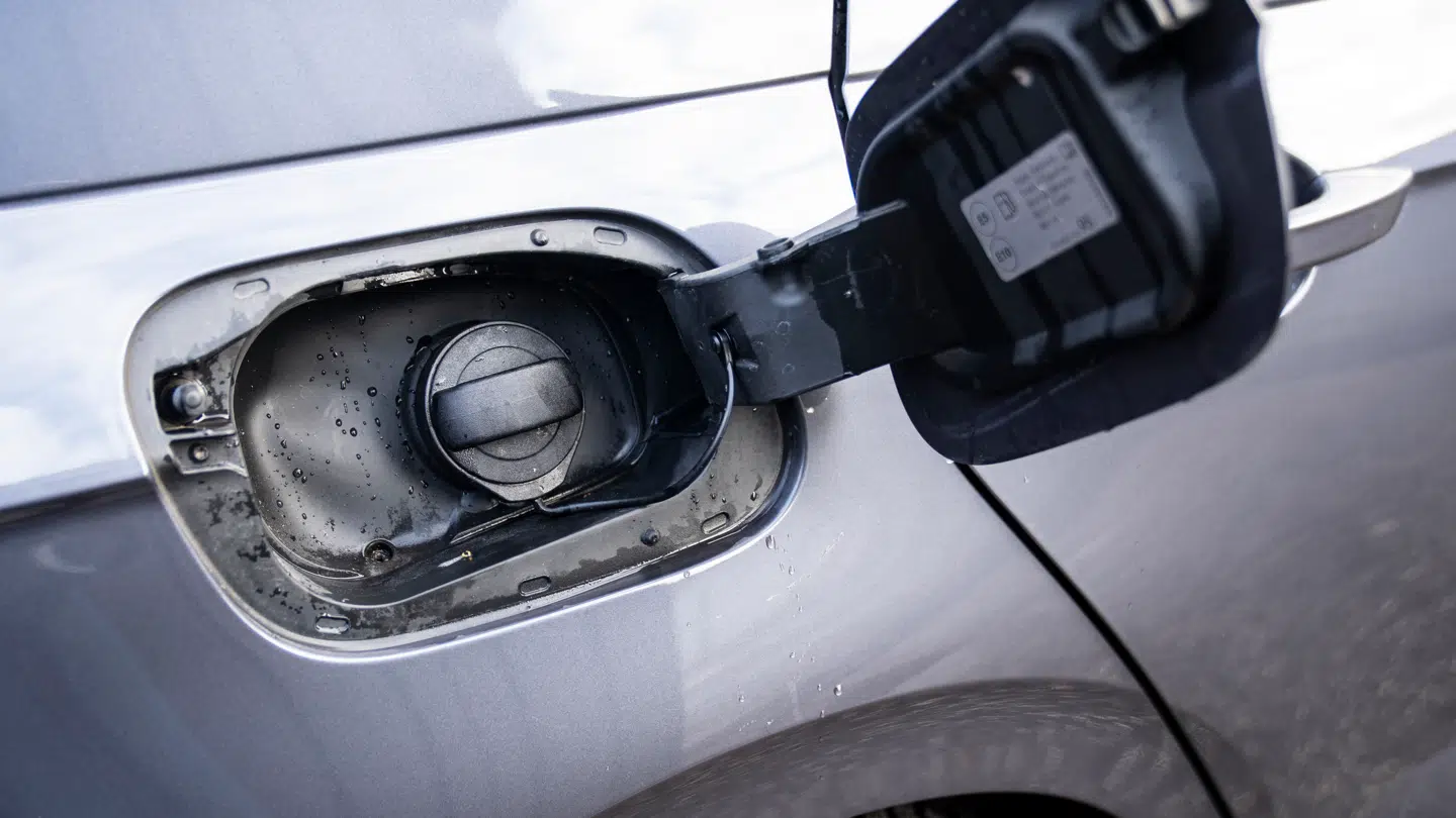 Prisstigningen skyldes konflikten mellem Iran og Israel/USA, siger en ekspert.