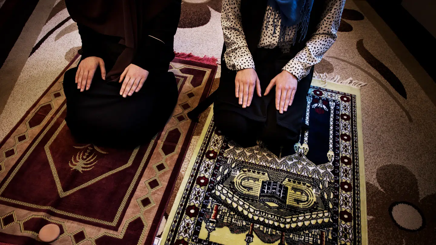 (Arkiv) Danmarksdemokraterne vil forbyde bederum på alle landets uddannelsesinstitutioner.