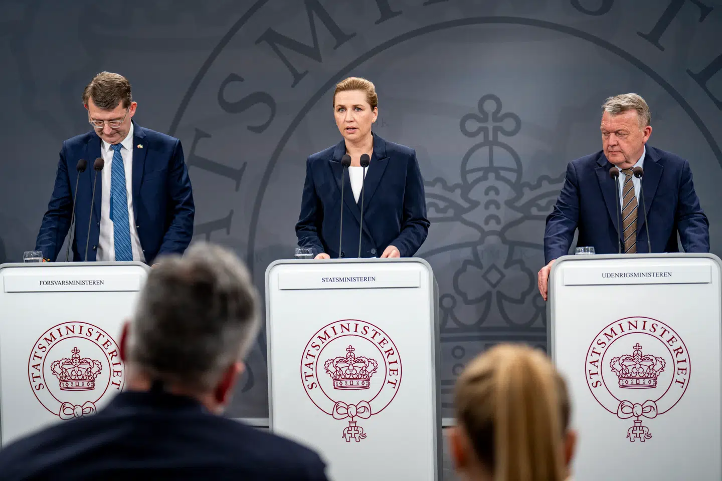 Vicestatsminister og forsvarsminister Troels Lund Poulsen (V), statsminister Mette Frederiksen (S) og udenrigsminister Lars Løkke Rasmussen (M) holdt mandag pressemøde om det strategiske samarbejde om atomafskrækkelse med Frankrig. Den nyhed kan vi kun glæde os over, mener Kathrine Lilleør. Foto: Ida Marie Odgaard/Ritzau Scanpix