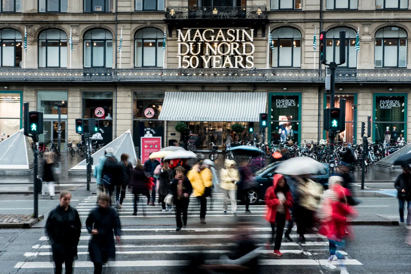 Med de største skattelettelser til danskerne siden 2013 kan der komme mere fart på danskernes privatforbrug her midt i valgkampen. Nye beregninger viser, hvilken familier der får mest gavn af de milde gaver fra regeringspartierne.